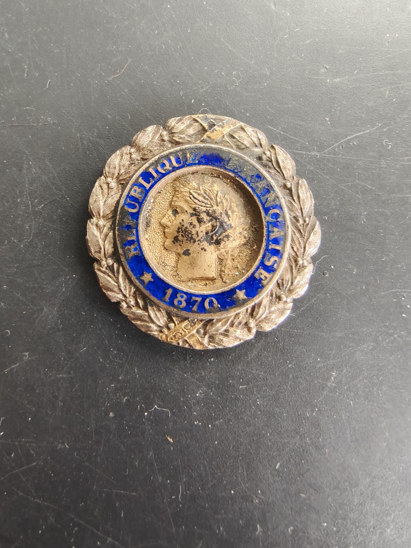 老王徽章第166期 法国军事奖章     三共时期    950银镀金珐琅    断头章     13.4g