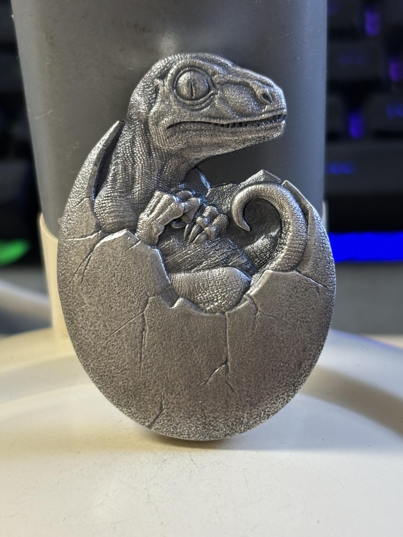 第183期拍卖 乍得2021年迅猛龙诞生2盎司高浮雕仿古异形银币，2盎司，999银，发行500枚