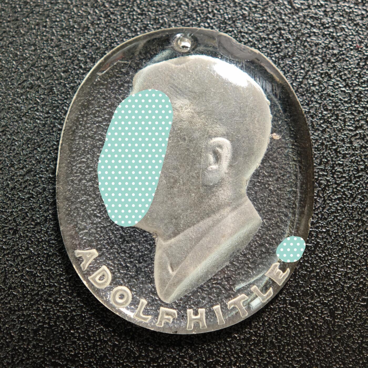 【德藏】世界币章拍卖第155期（拍品征集中~欢迎藏友联系） 1933-45年 德国民族社会主义工人党党首玻璃纪念章 直径约：29.6mm×35.4mm；重约：6.3g 评级参考目录编号C-231（原图请联系客服）