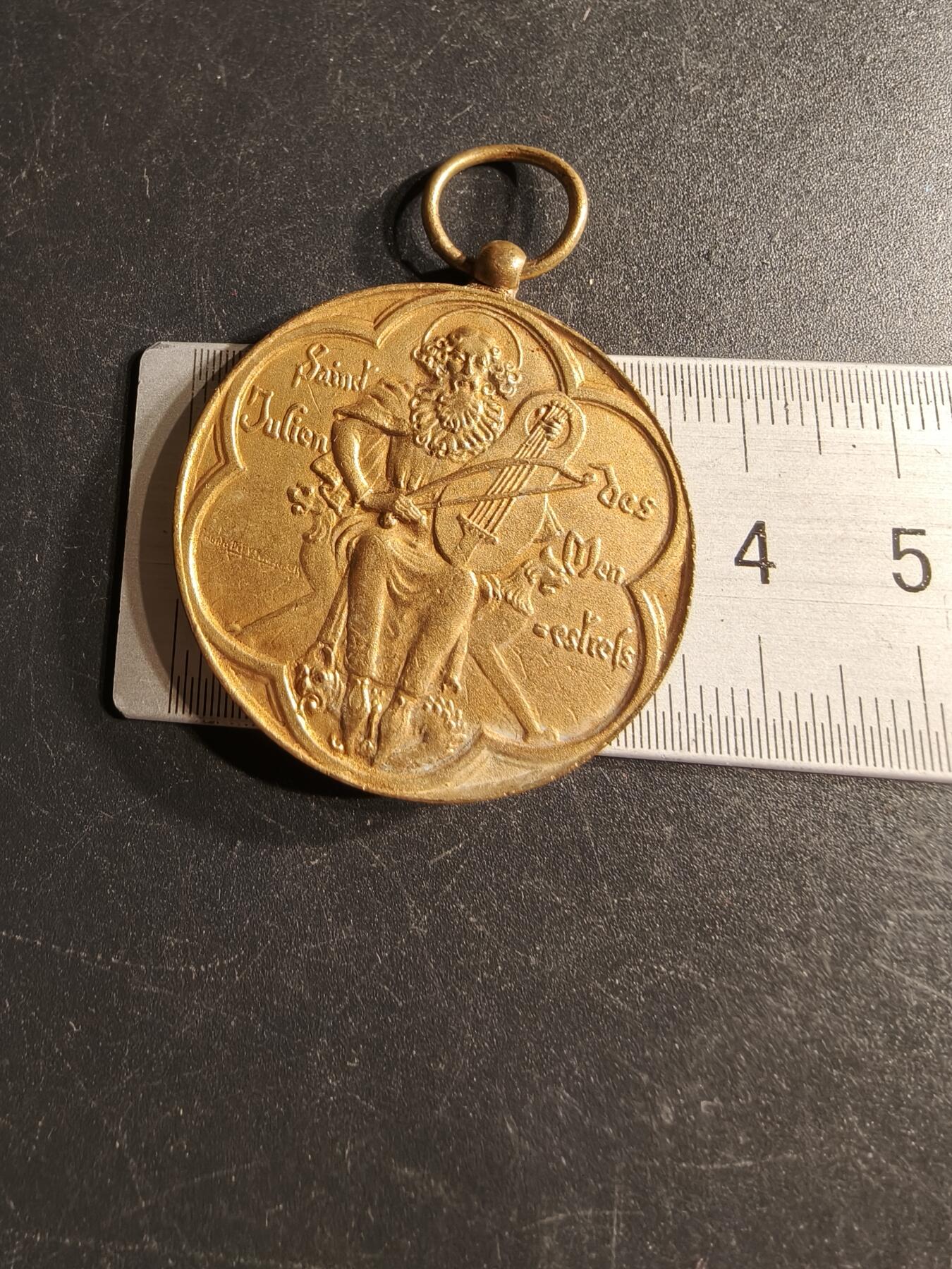 老王徽章第166期 法国游吟诗人圣朱利安·德·梅内斯特里耶铜奖章     直径36mm.    重量20g