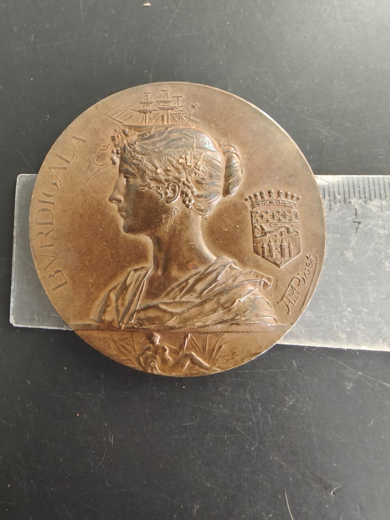 老王徽章第166期 法国1895 年波尔多爱科学学会第十三届全国博览会大铜章    原盒    大师里维特作品    直径64mm.   重量107.7g