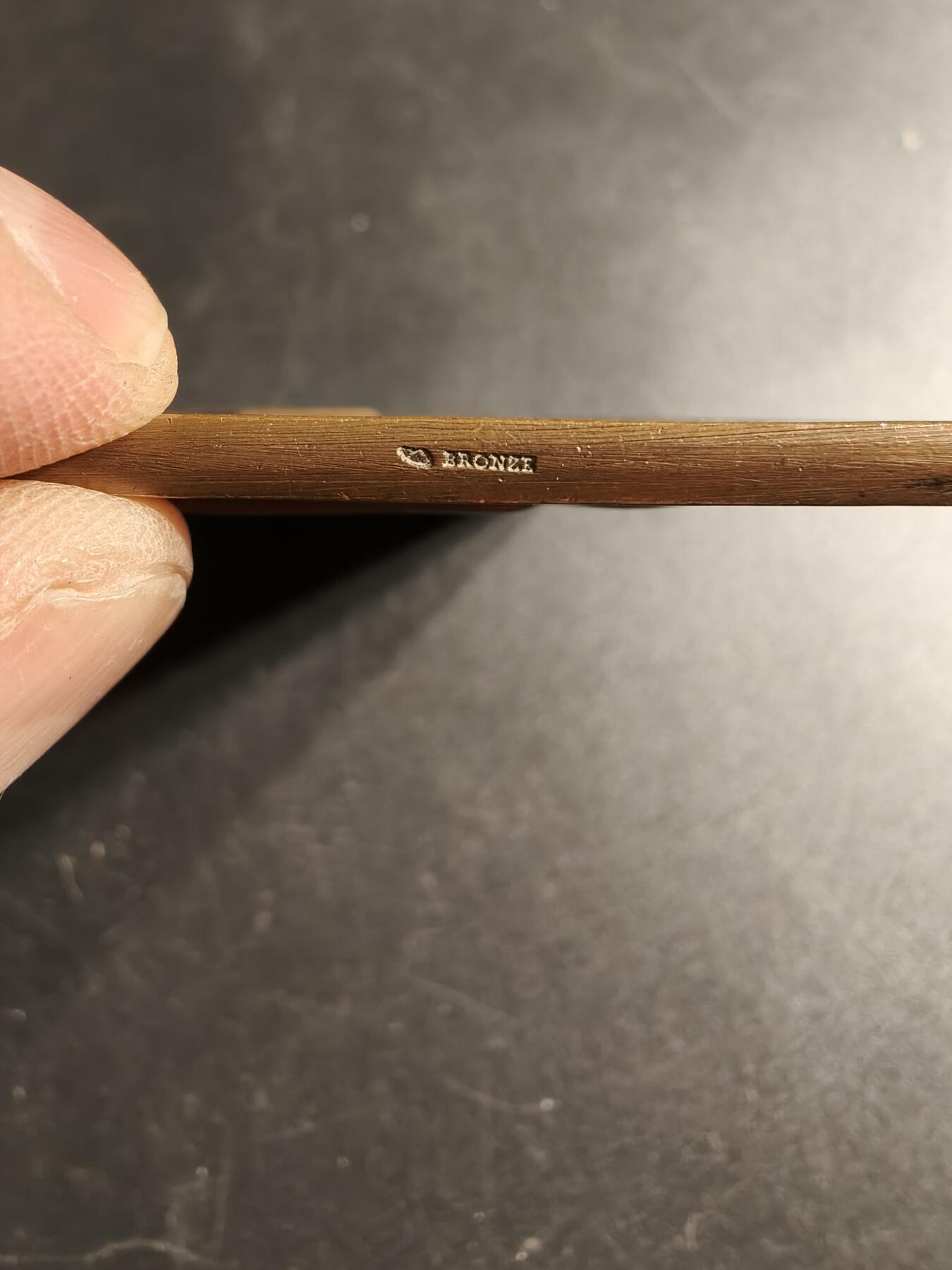 老王徽章第166期 法国著名诗人、散文家苏利•普鲁多姆成为法兰西学院院士25周年方形大铜章     大师夏普兰作品     尺寸71×57mm.    重量150g