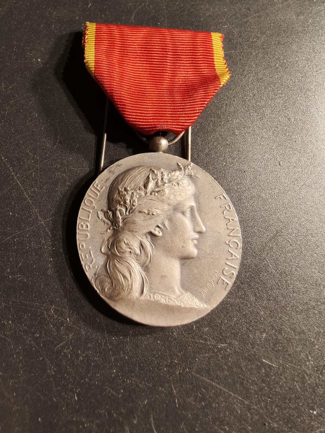 老王徽章第166期 法国银级东方工业协会奖章      950银       28g