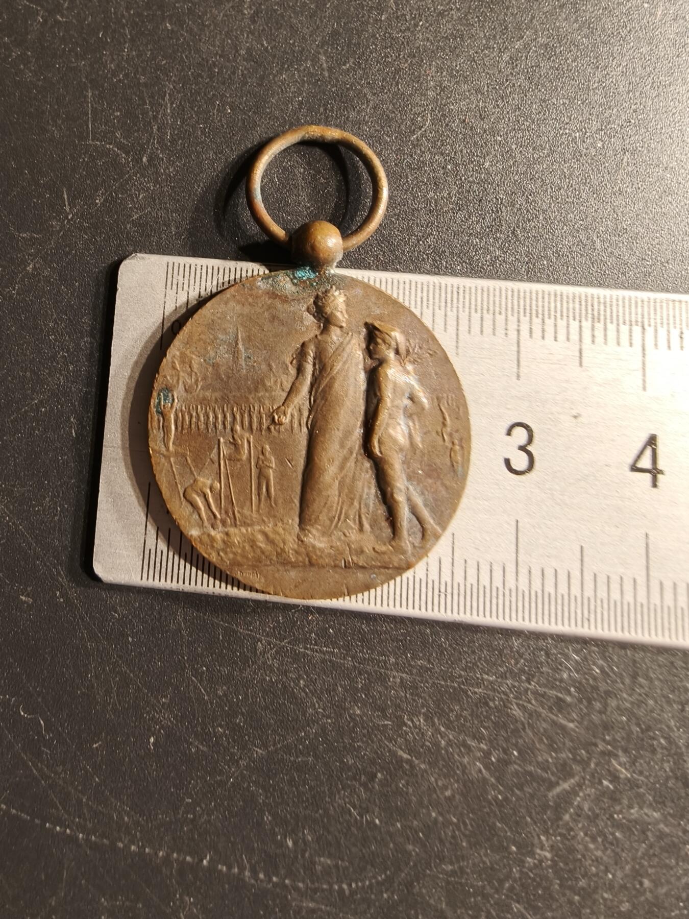 老王徽章第166期 法国体操协会铜奖章     大师Dropsy作品   直径26mm.   重量7.9g