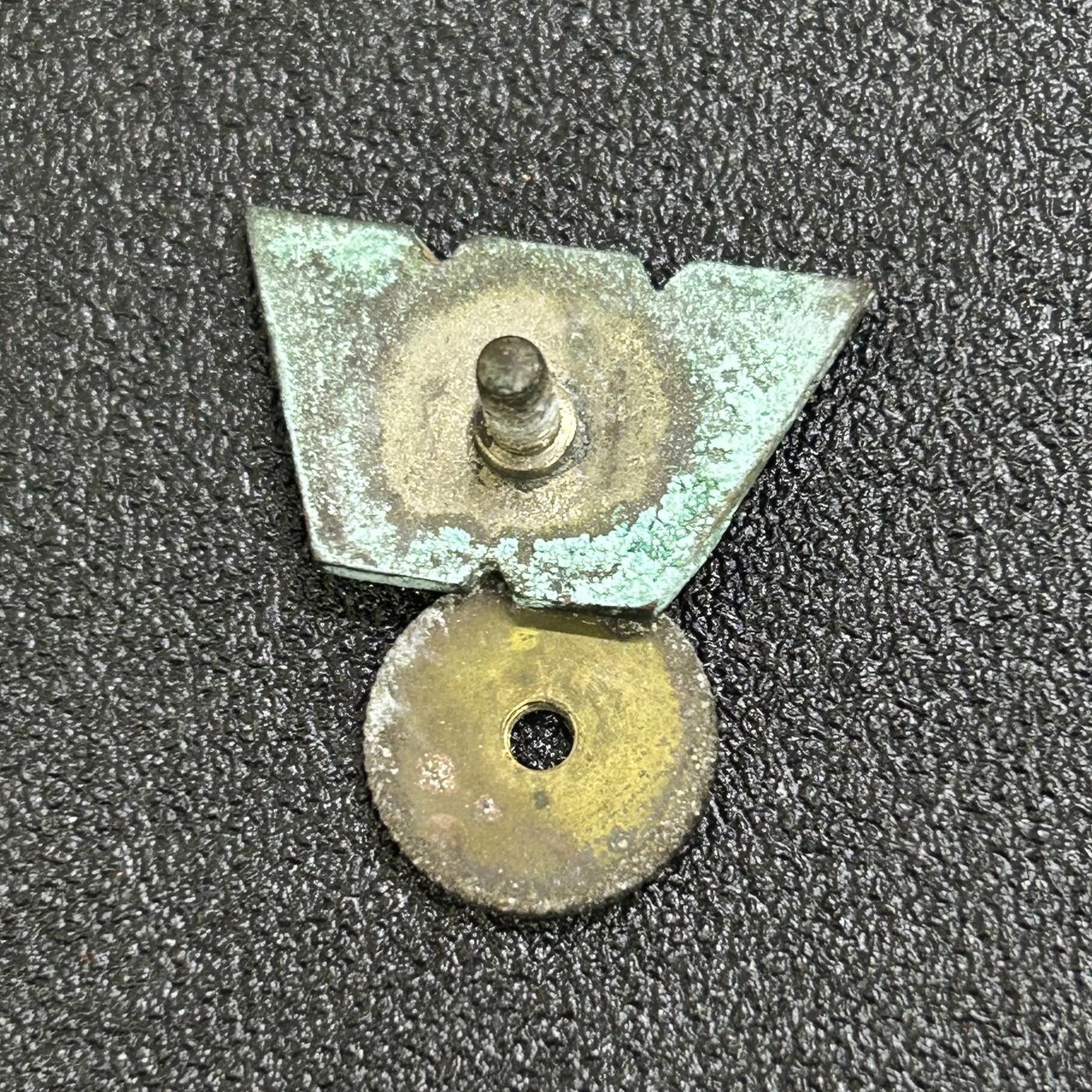 西秦中古拍卖第六十七期 日本昭和时代 日本名校早稻田大学理工科校徽 少见早期转轮版