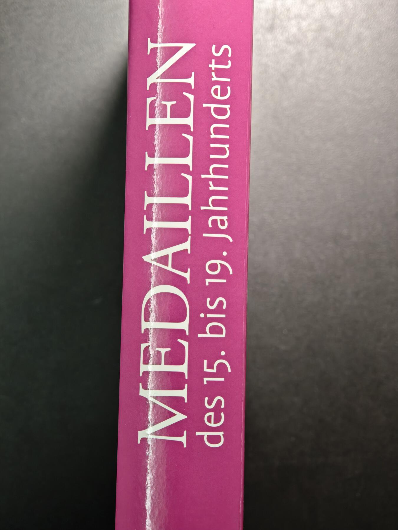 【德藏】世界币章拍卖第155期（拍品征集中~欢迎藏友联系） 全新 德国赫尔佐格–安东–乌里希博物馆15-19世纪章牌专著 全书约504页 全彩铜版纸印刷 硬壳精装