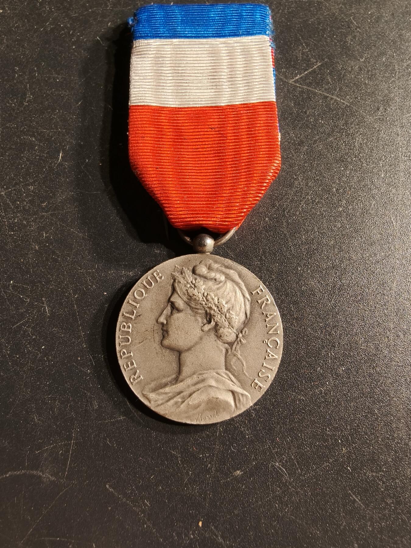 老王徽章第166期 法国银级劳工奖章     950银     12.1g