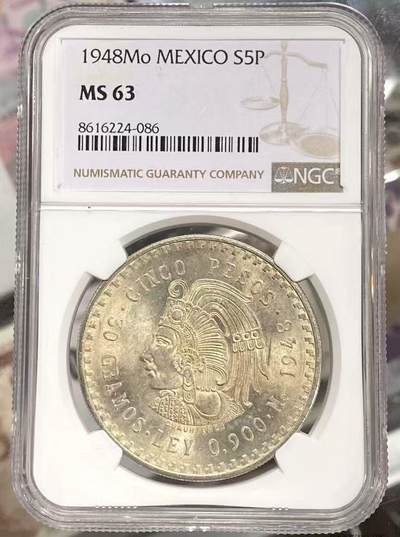 【礼羽收藏】🌏世界钱币拍卖第113期 - 1948年墨西哥玛雅酋长5比索鹰洋银币NGC-MS63，直径40mm，重30g，900银。正面为带头饰的印第安人玛雅酋长头像，背面为老鹰叼蛇图案，人物，鹰，花枝图案清晰精美。原汁原味老包浆，包浆醇厚润泽又犀利，打制精美，转光强烈细节优秀，极美黄油彩，状态极佳。