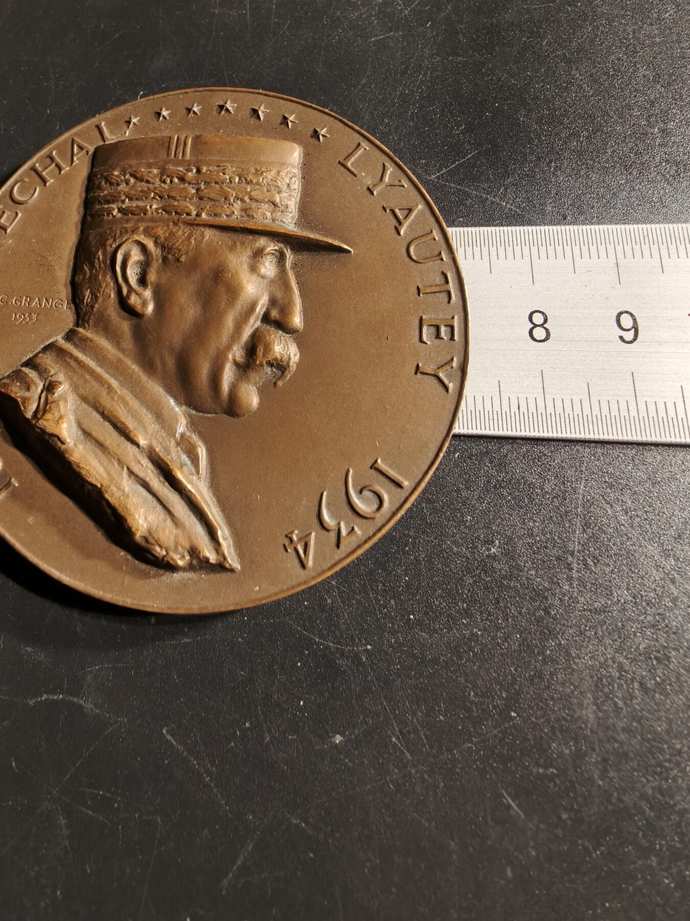 老王徽章第166期 法国陆军利奥泰元帅诞辰100周年大铜章     高浮雕    直径72mm.    重量169.5g