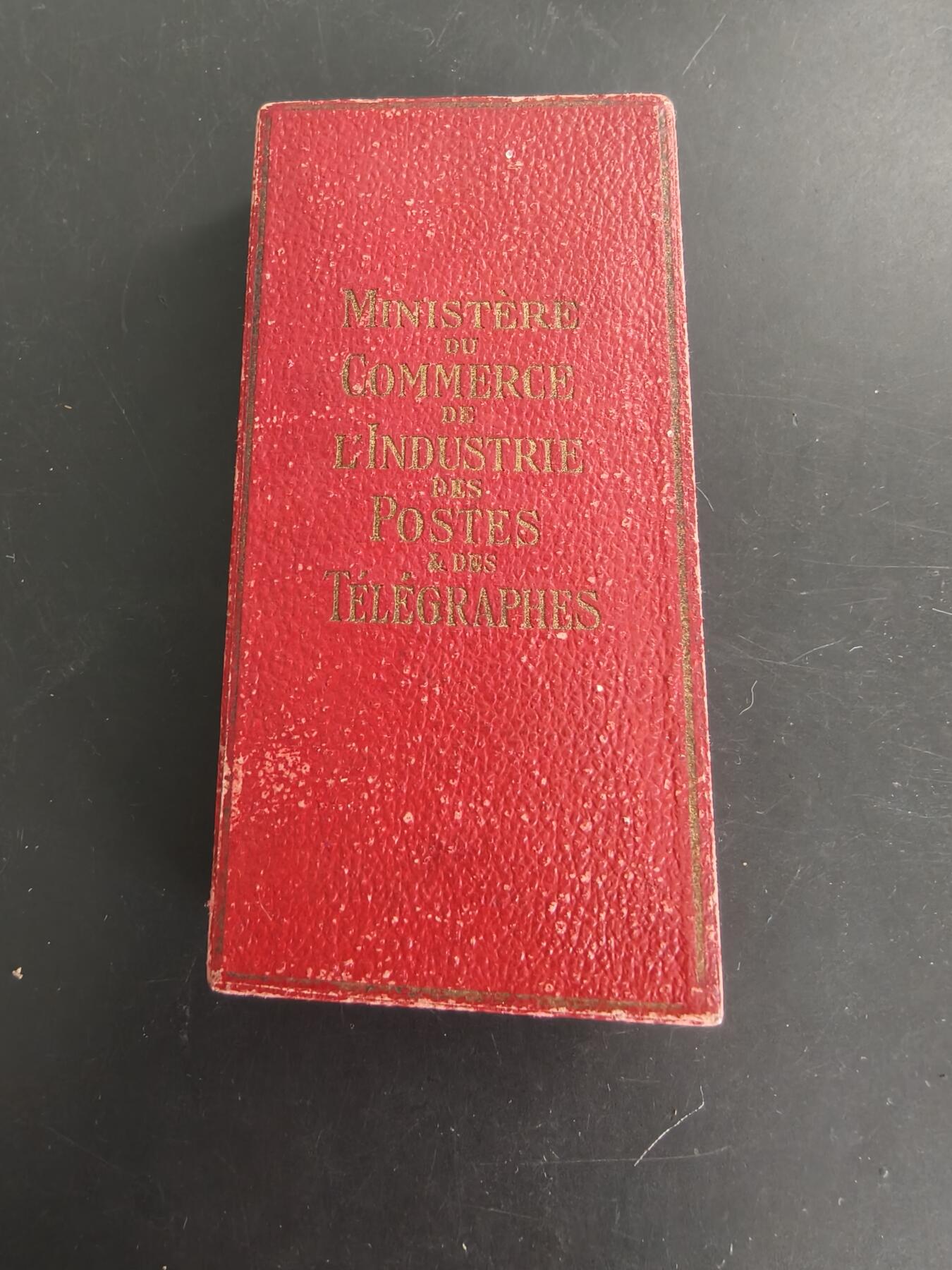 老王徽章第166期 法国银级劳工奖章     原盒    1914年一战时期版本    做工精湛    950银材质      12.9g