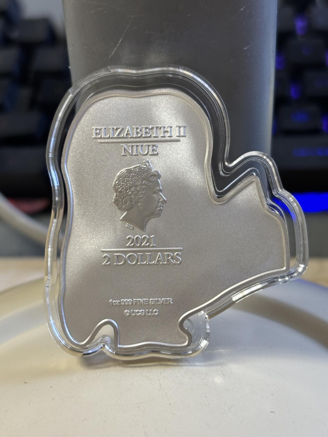 第183期拍卖 纽埃2021年小黄人卡通异形彩色纪念银币，1盎司，发行1000枚，999银