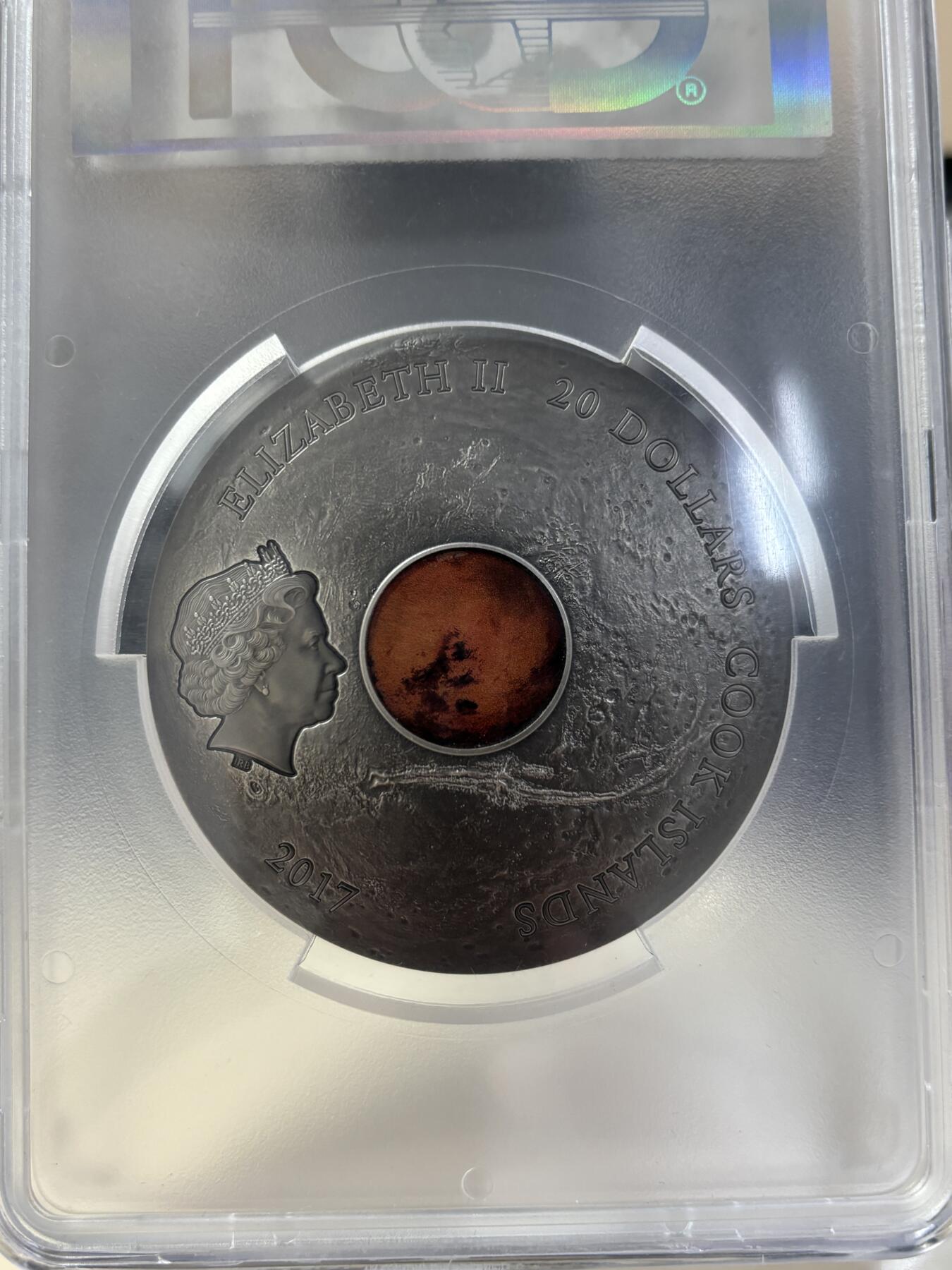 第183期拍卖 库克2017年镶嵌红色玻璃火星陨石3盎司纪念银币PCGS-MS70首无盒无证书，999银，发行333枚