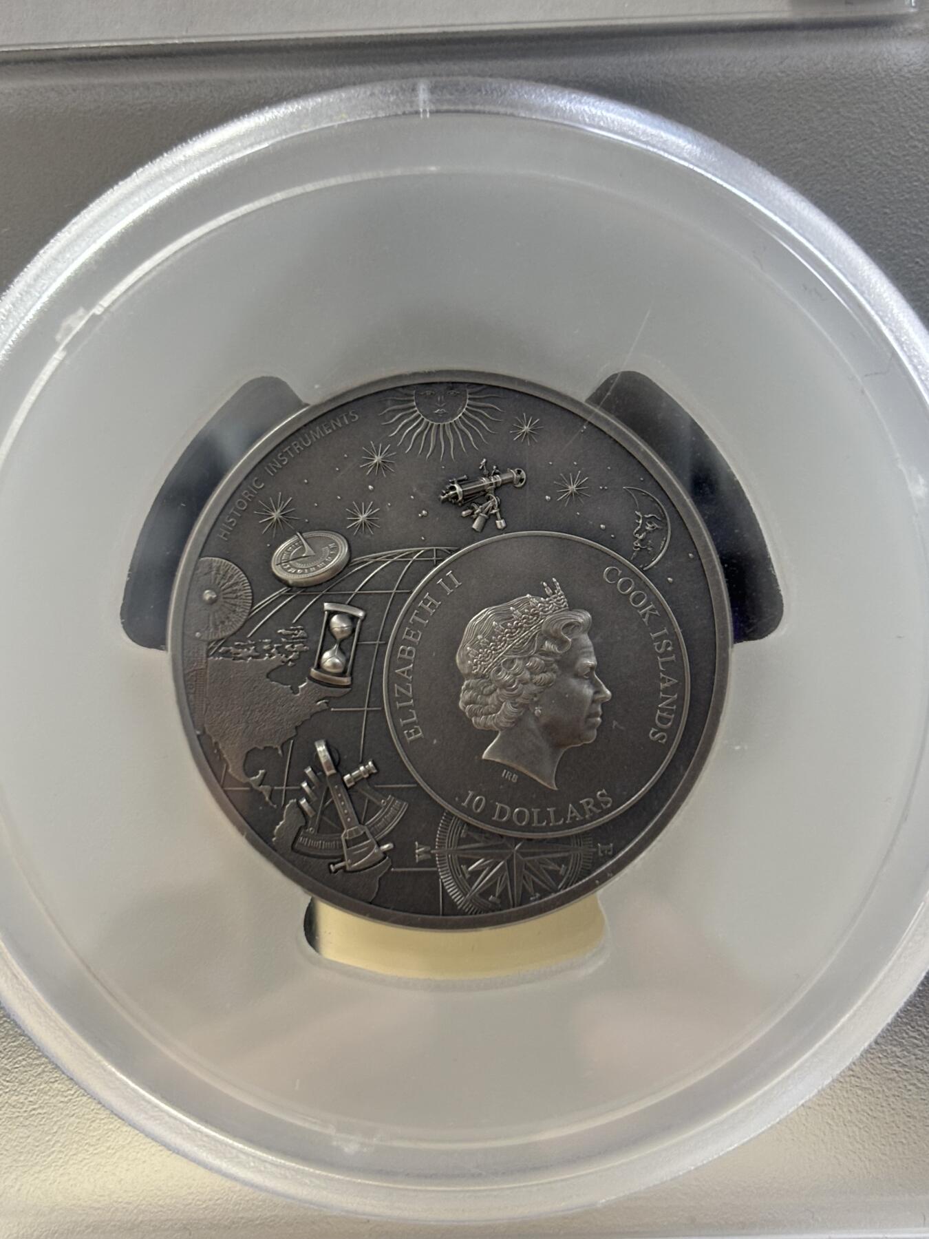 第183期拍卖 获奖库克2023年历史仪器星盘2盎司银币PCGS-MS70首无原盒证书，999银，发行1500枚，获克劳斯2024年度最佳克朗币大奖，