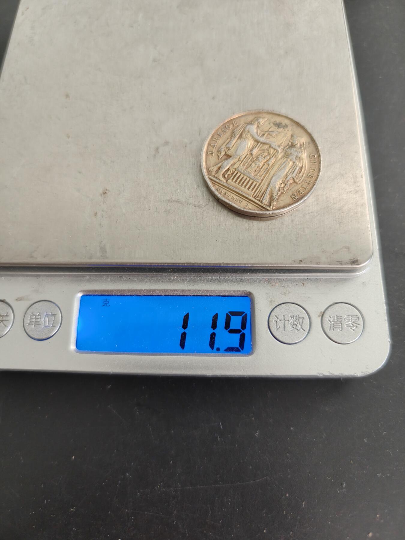 老王徽章第166期 法国银婚章    950银镀金    原盒    直径30mm.   重量11.9g