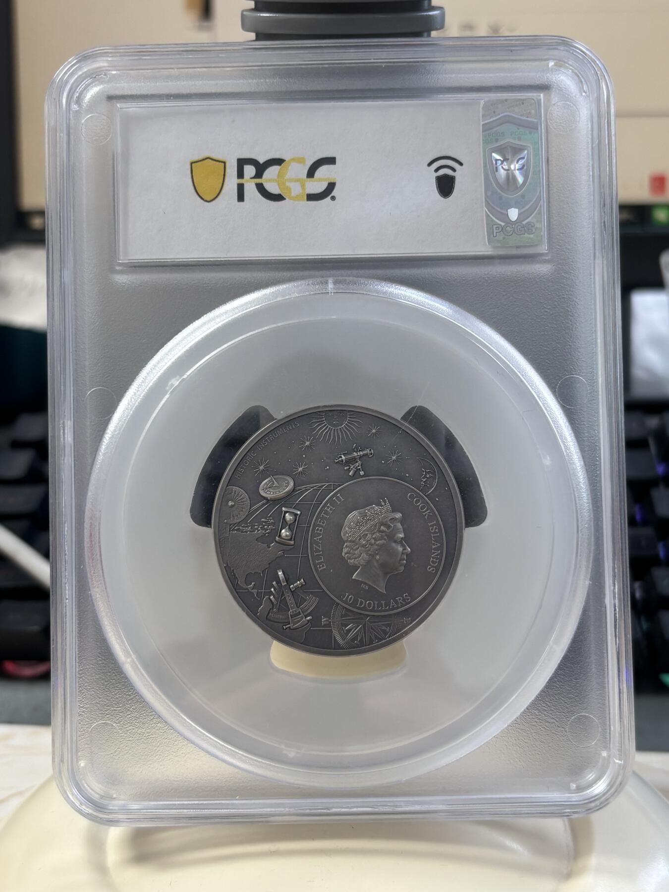 第183期拍卖 获奖库克2023年历史仪器星盘2盎司银币PCGS-MS70首无原盒证书，999银，发行1500枚，获克劳斯2024年度最佳克朗币大奖，