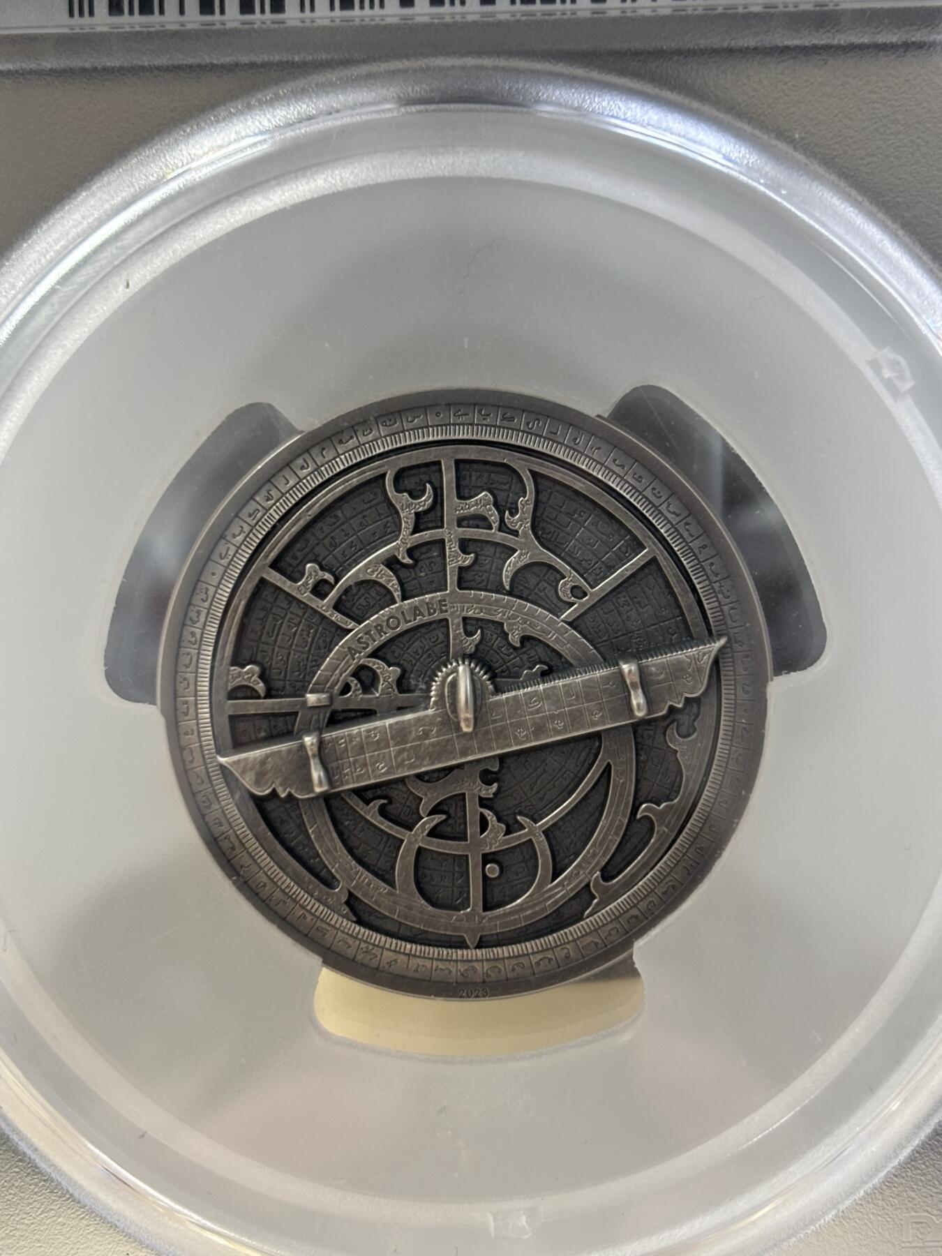 第183期拍卖 获奖库克2023年历史仪器星盘2盎司银币PCGS-MS70首无原盒证书，999银，发行1500枚，获克劳斯2024年度最佳克朗币大奖，