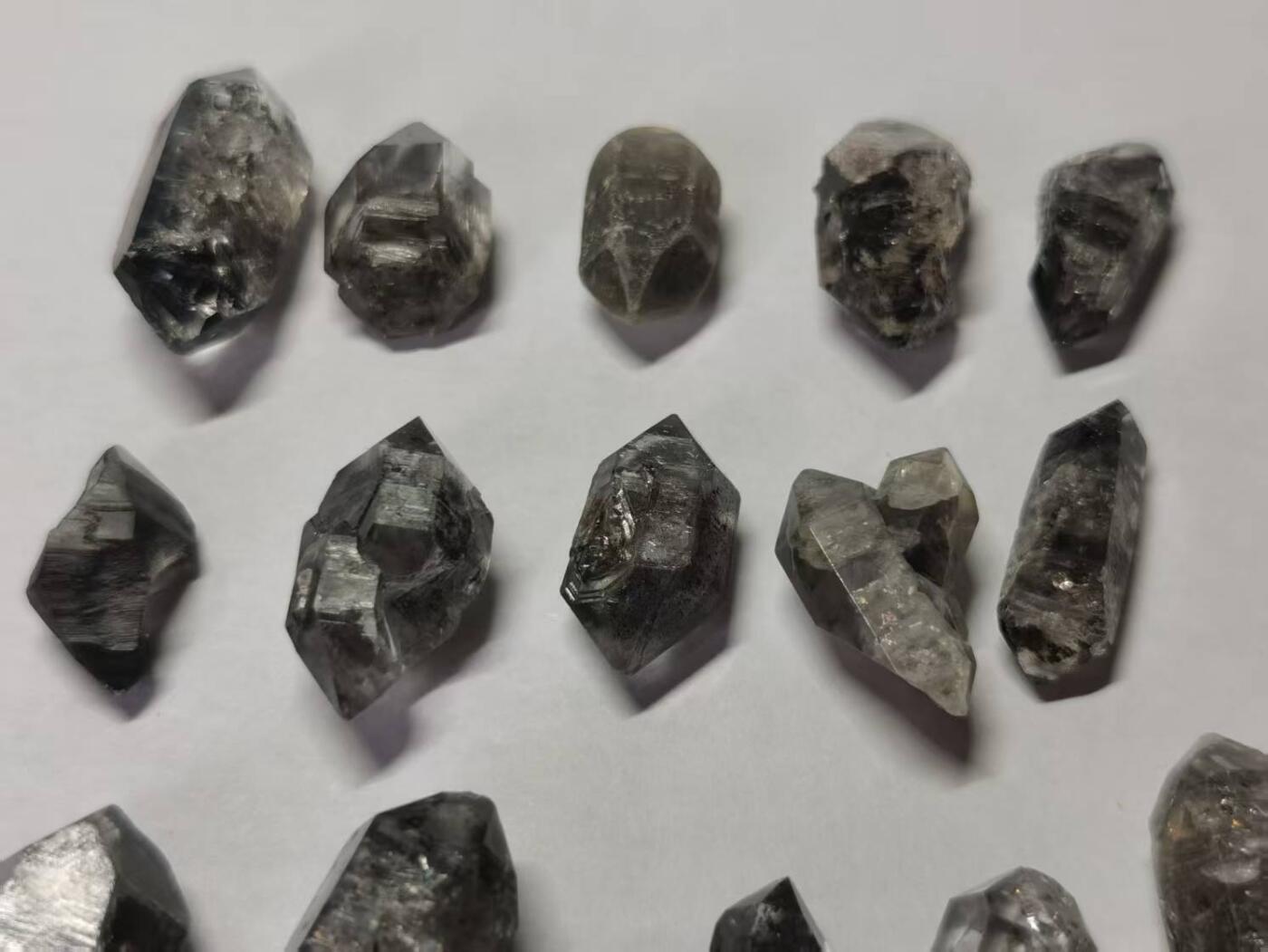 七河·世界钱币杂件水晶矿标小拍（总第29期） 藏家出品X646 云贵闪灵钻，闪灵水晶，一组20个 本件拍品由合作藏家负责邮