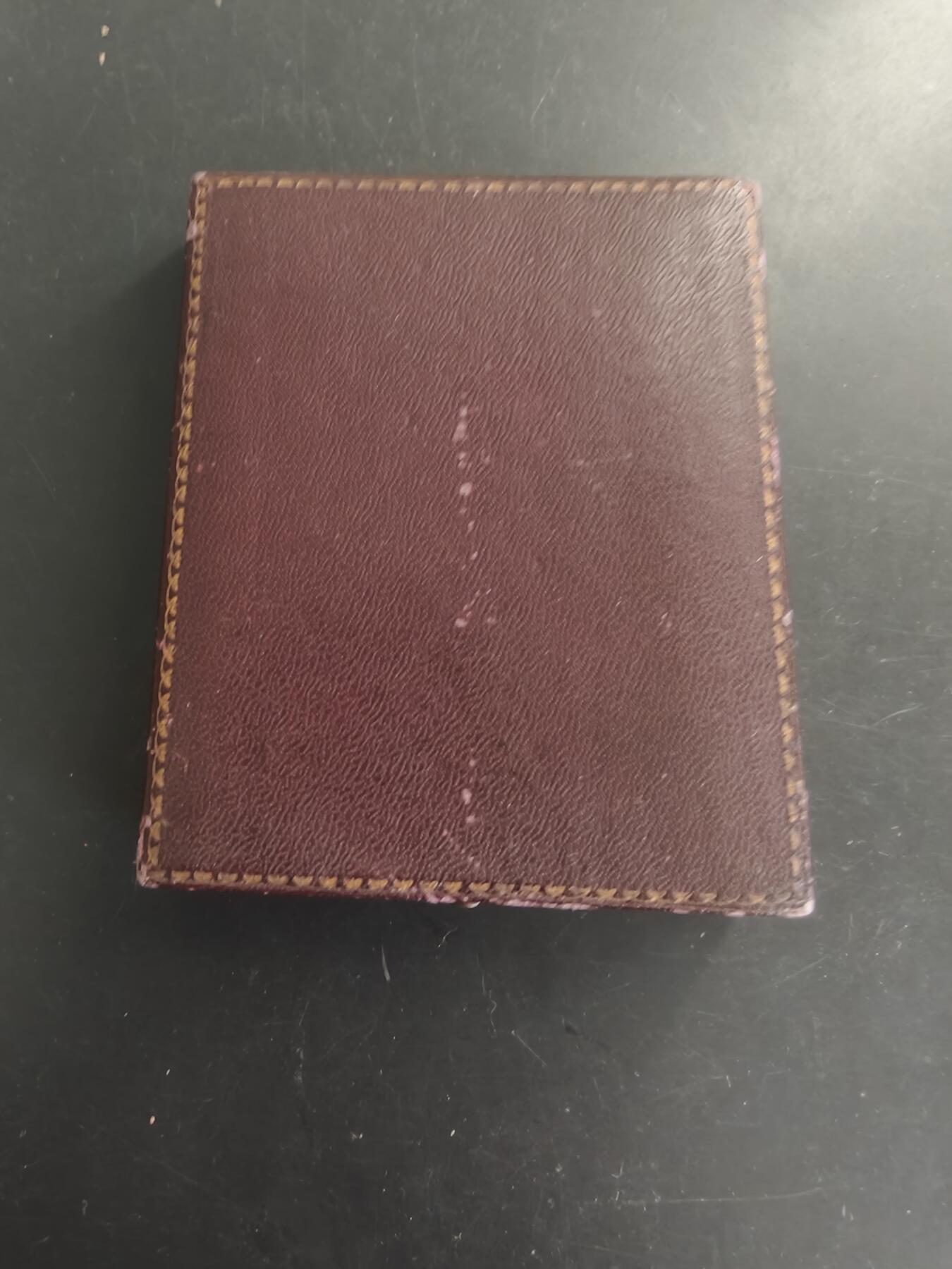 老王徽章第166期 法国射击协会方形镀银大铜章    原盒    尺寸58×46mm.  重量66.1g