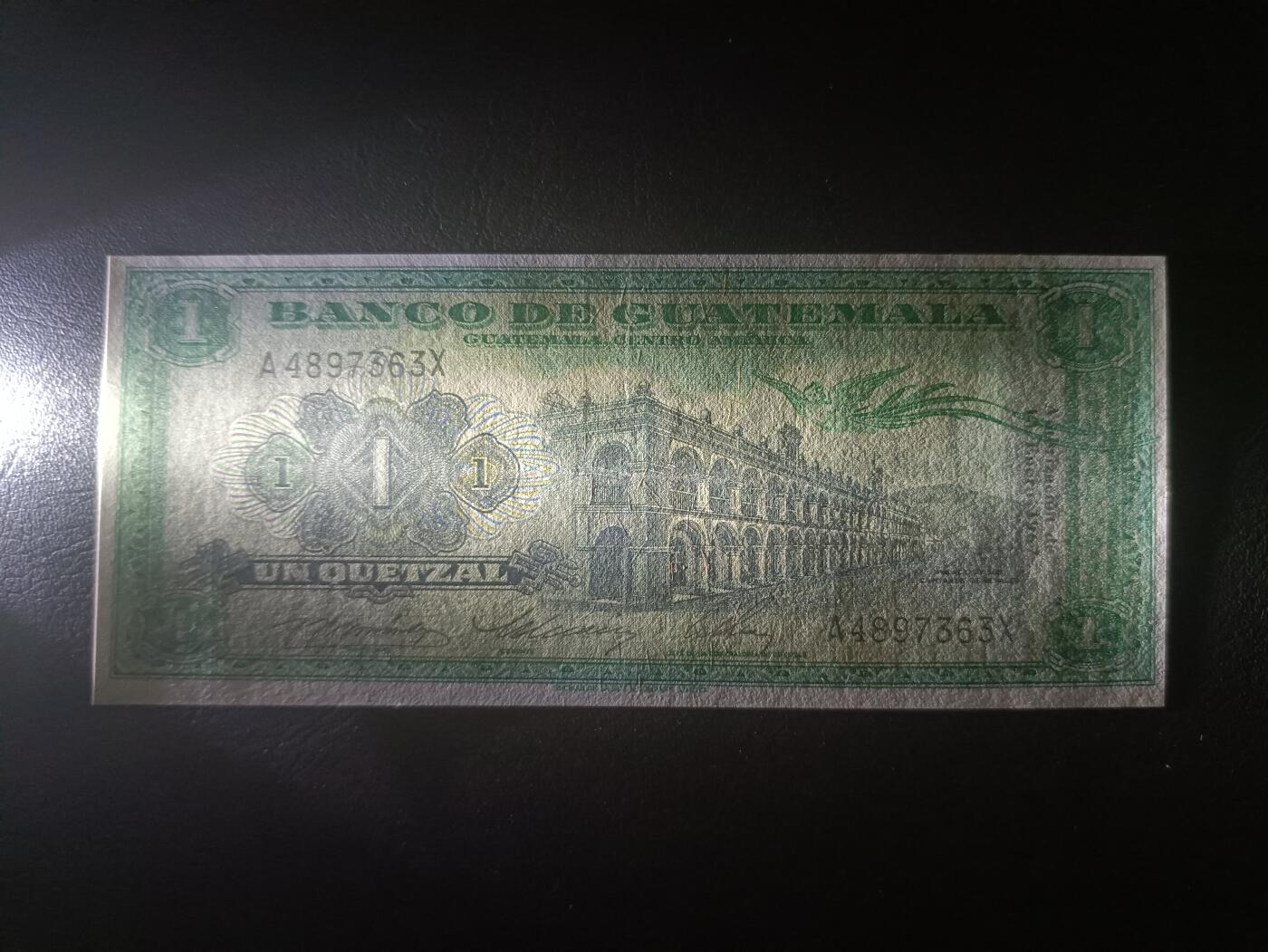 2025十一月第七期，总205期 危地马拉1967年1格查尔AUNC，国会大楼和阿提拉湖，早期年份