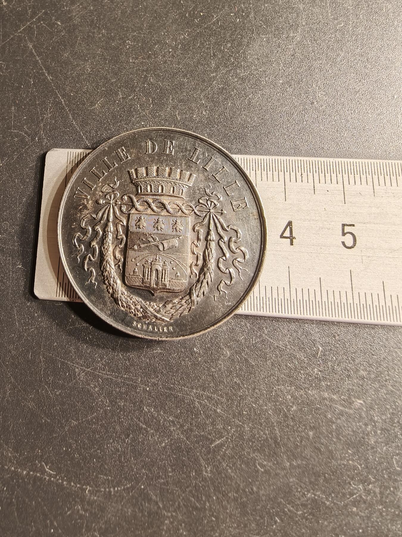 老王徽章第166期 法国里尔市议会大银章    950银    直径36mm.   重量22.6g