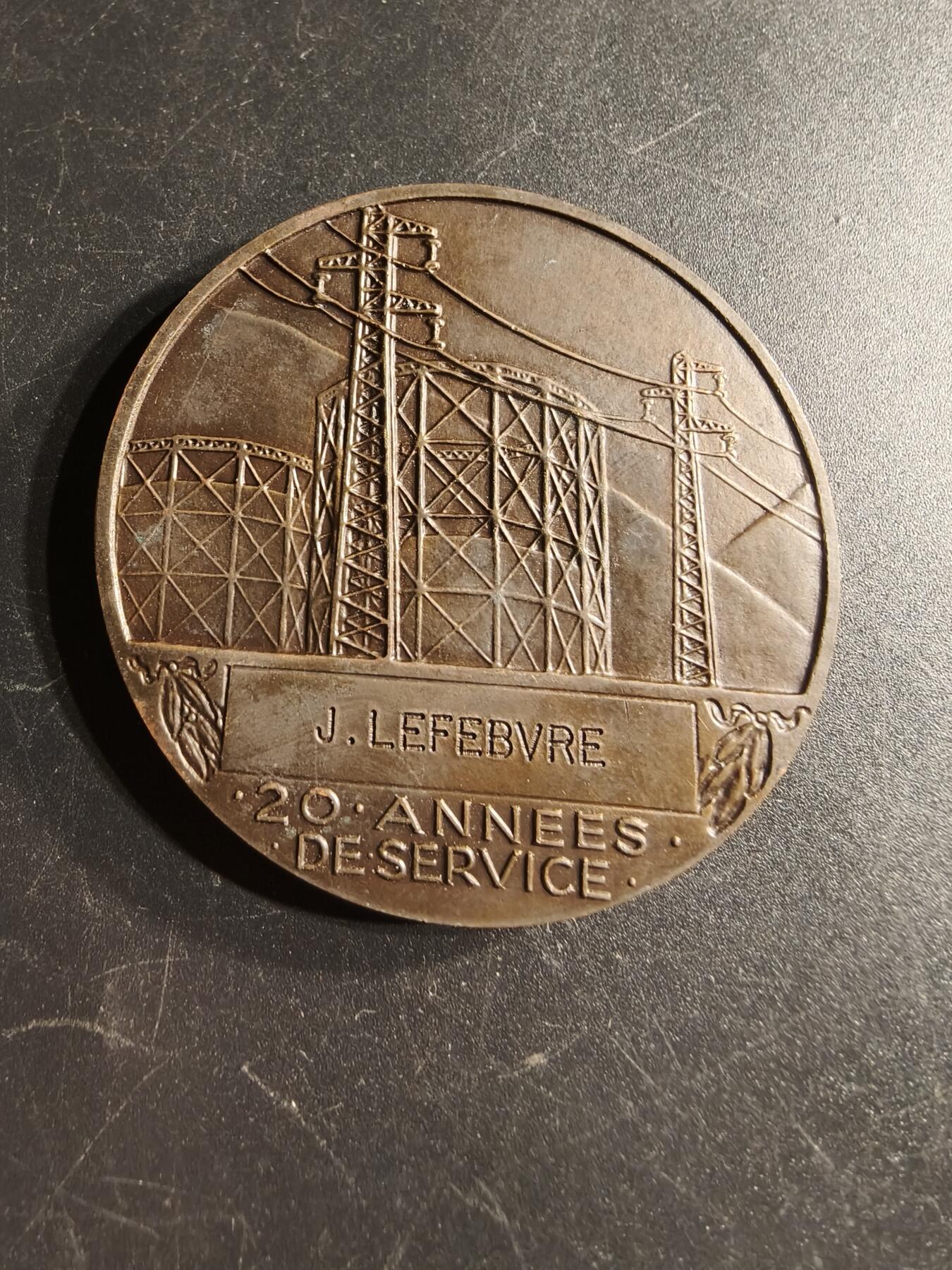 老王徽章第166期 法国电气公司大铜章    大师Dropsy作品     直径54mm.    重量70.6g