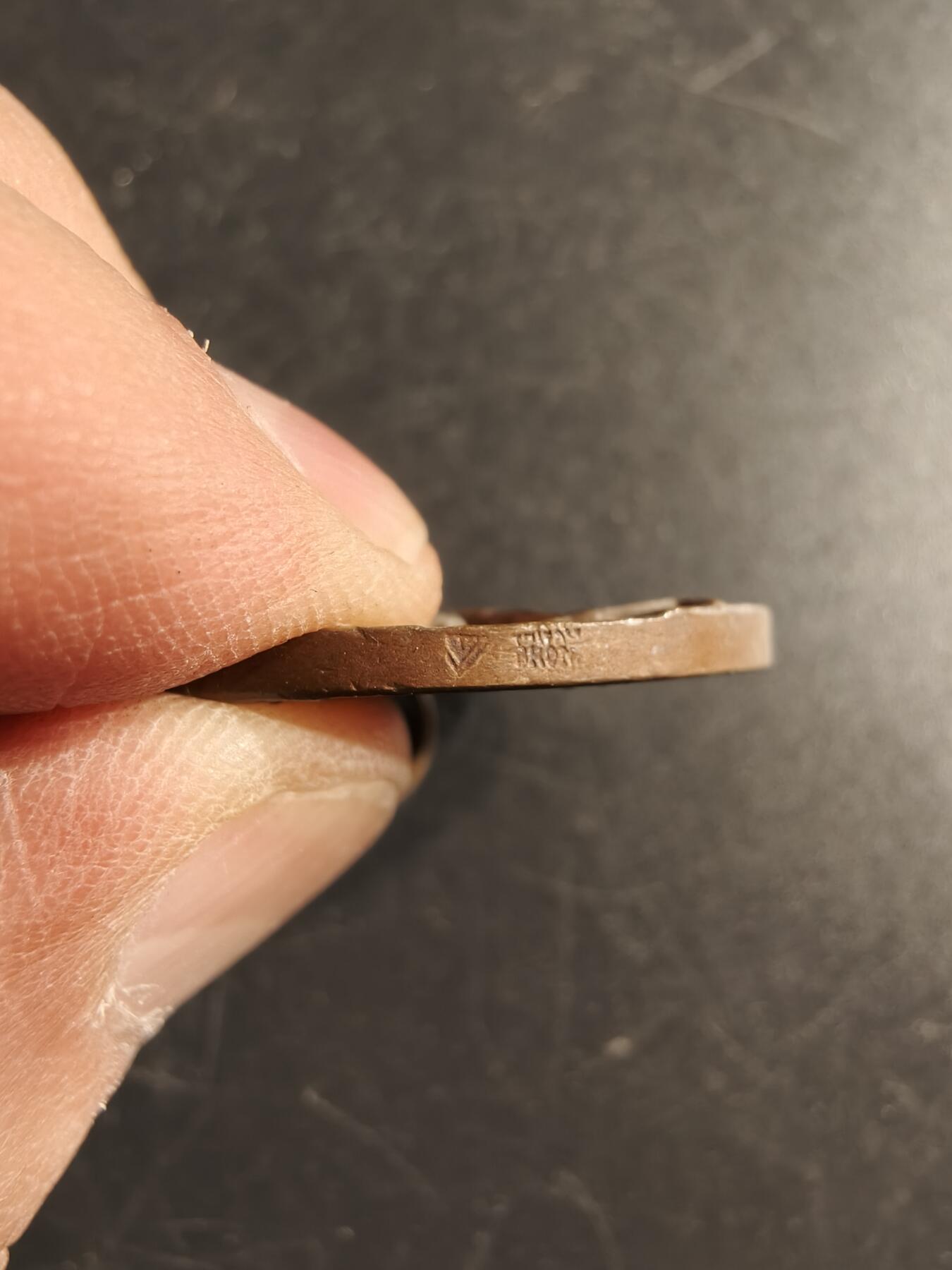 老王徽章第166期 法国体操协会铜奖章     直径31mm.   重量15.1g