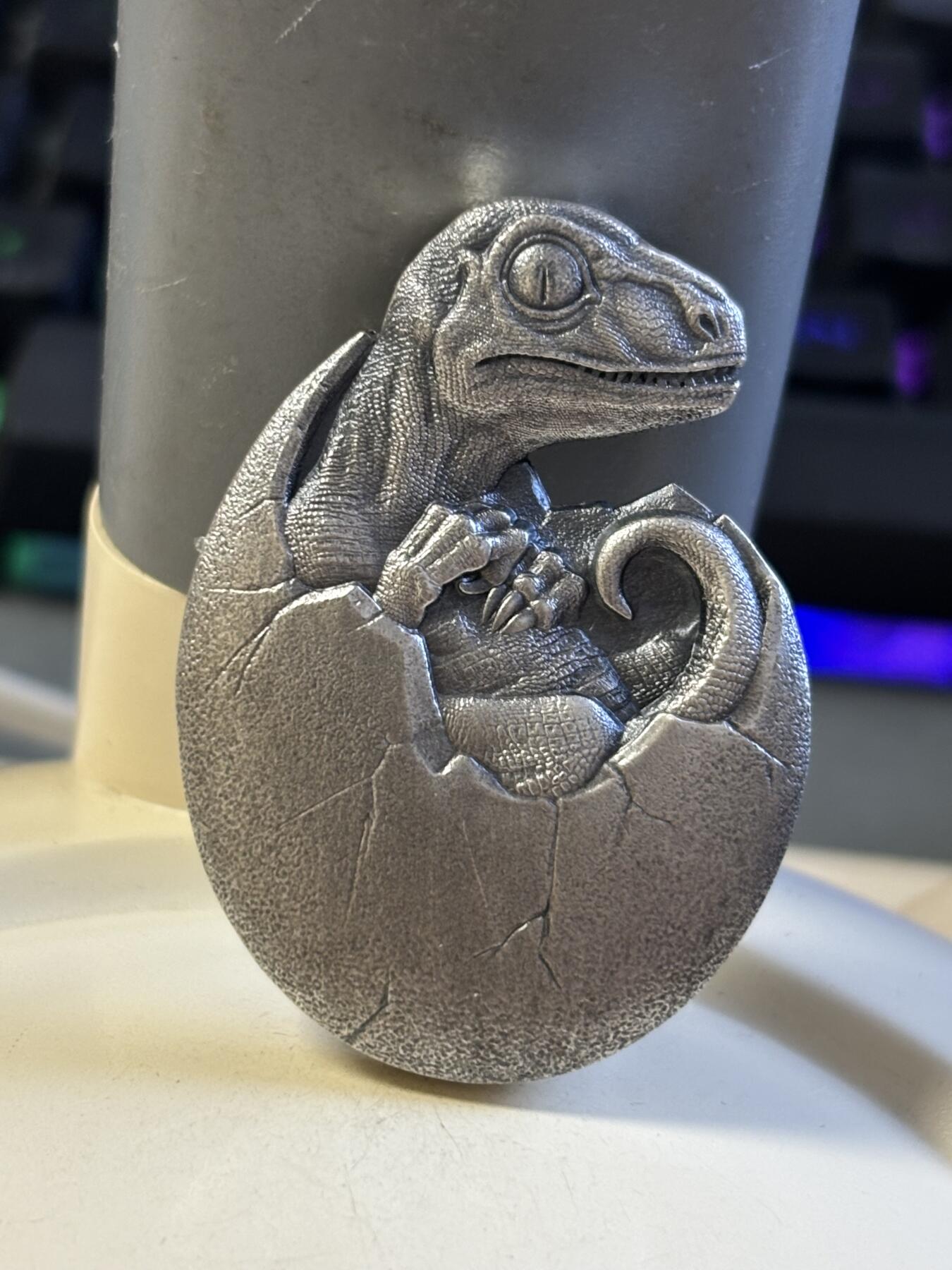 第183期拍卖 乍得2021年迅猛龙诞生2盎司高浮雕仿古异形银币，2盎司，999银，发行500枚