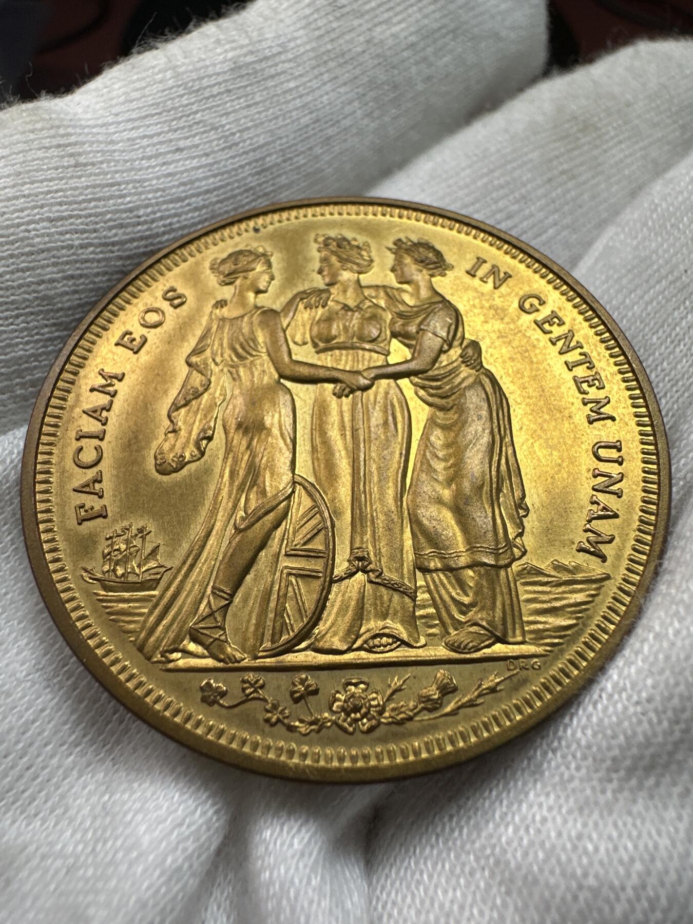 12.4铜章专场 1911年乔治五世加冕纪念铜章 背三花神 稀少样币