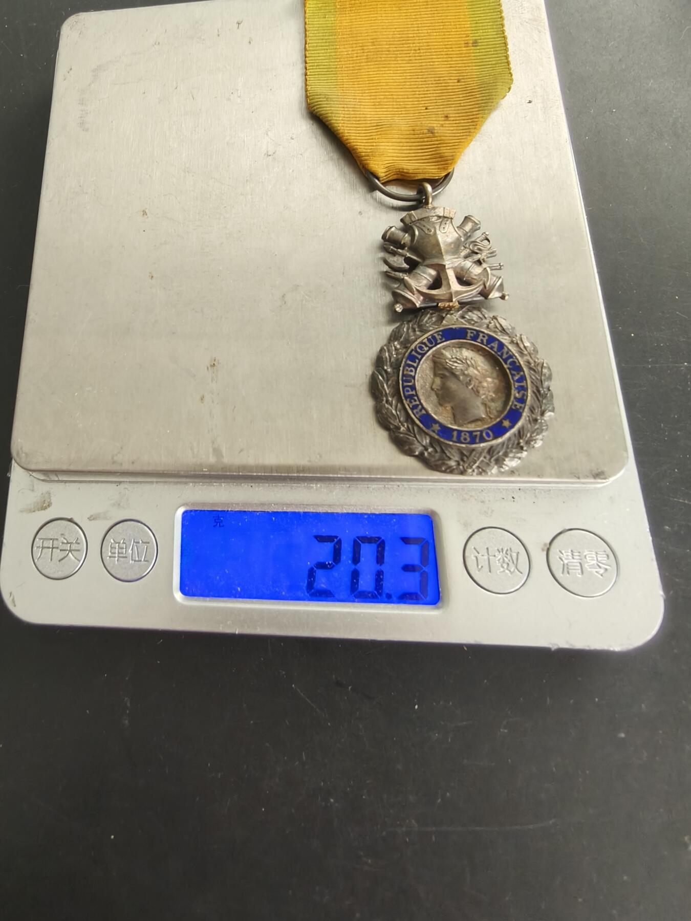 老王徽章第166期 法国军事奖章    三共时期    950银镀金珐琅     20.3g