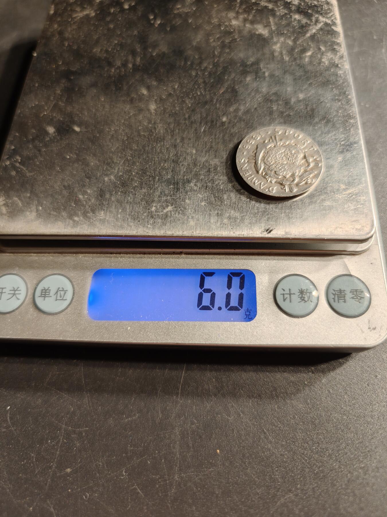 老王徽章第166期 法国亚眠市体育协会银章     950银    直径22mm.    重量6g