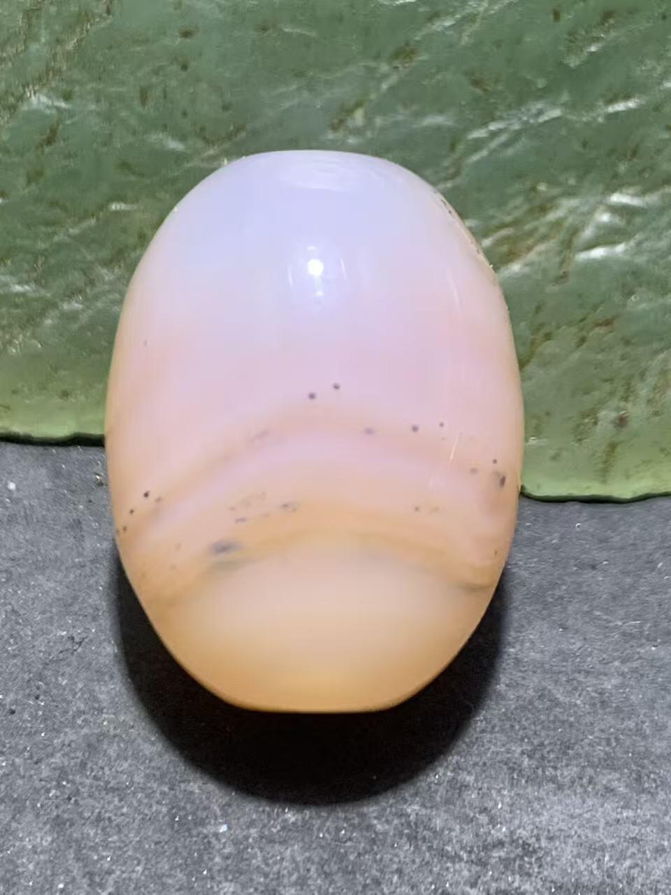 冰粉色海洋玉髓通货桶珠一颗，