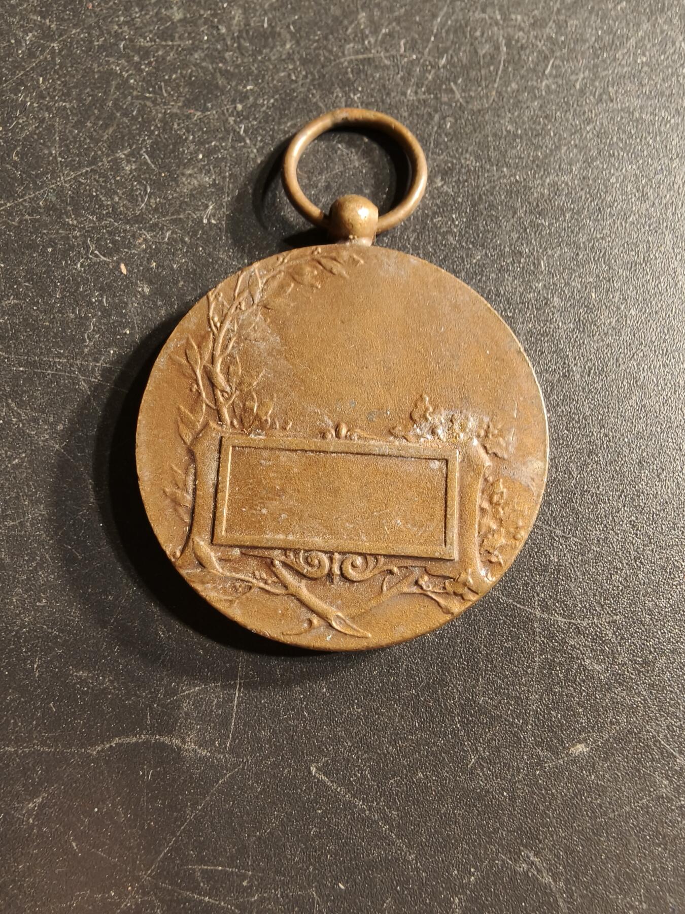 老王徽章第166期 法国体操协会铜奖章     直径31mm.   重量15.1g