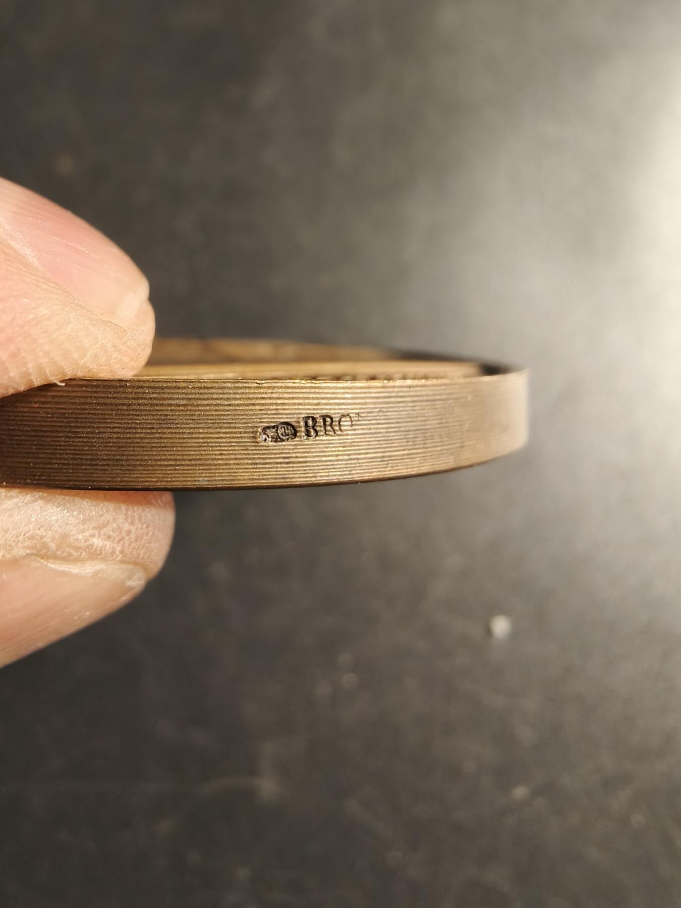 老王徽章第166期 法国路易十五世建造巴黎铸币局大铜章     原盒     直径64mm.   重量126.4g