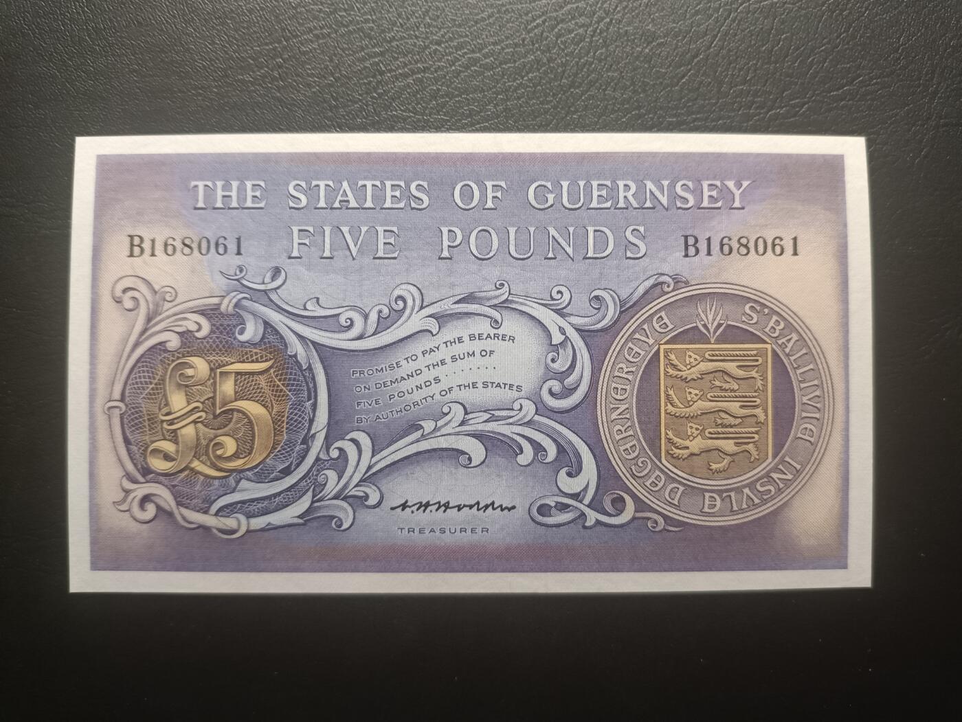 2025十一月第七期，总205期 根西岛1969版5镑UNC，经典的赫姆港彩背城景图