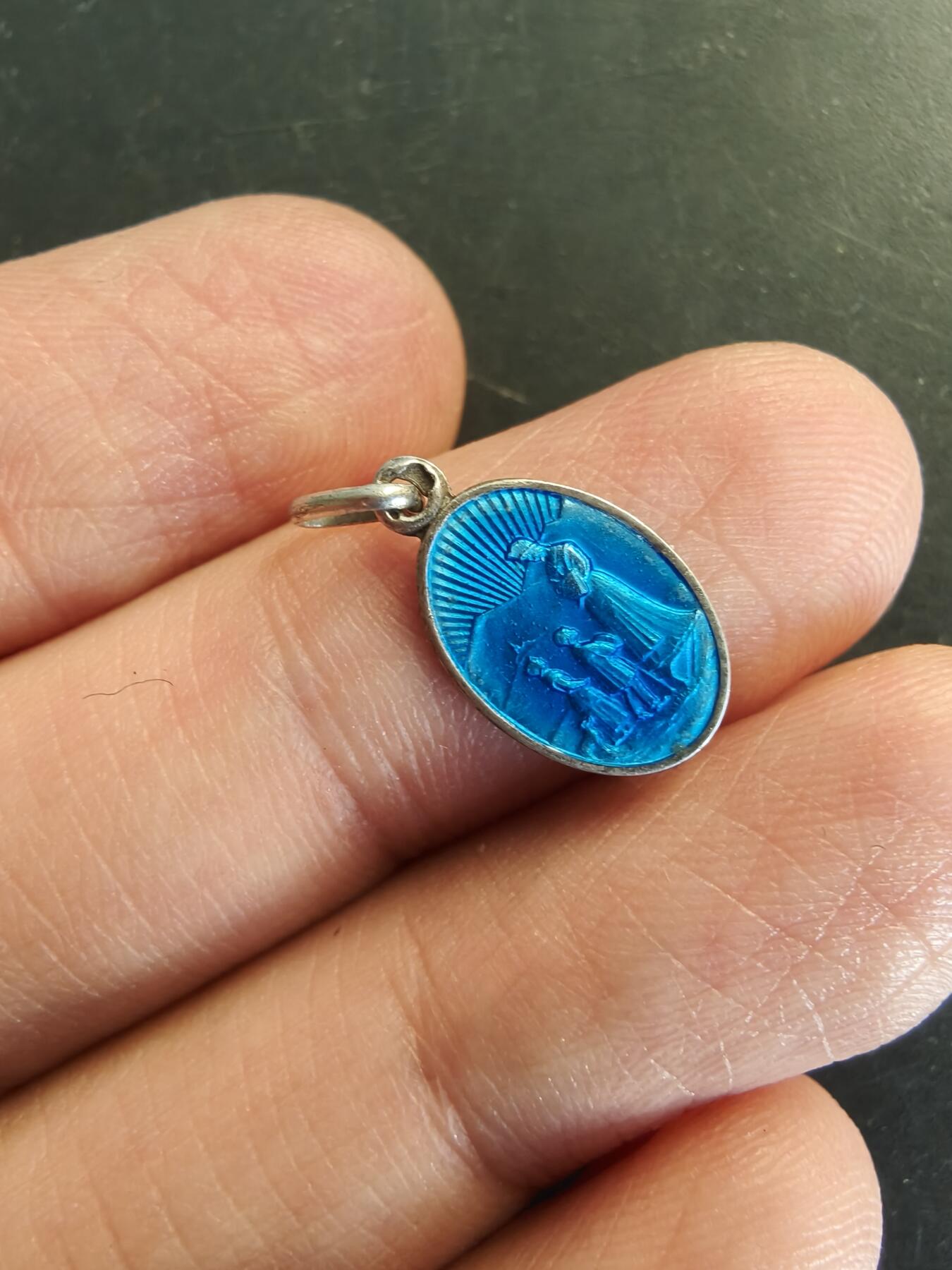 老王徽章第166期 法国天主教会纪念章    银质珐琅     0.8g