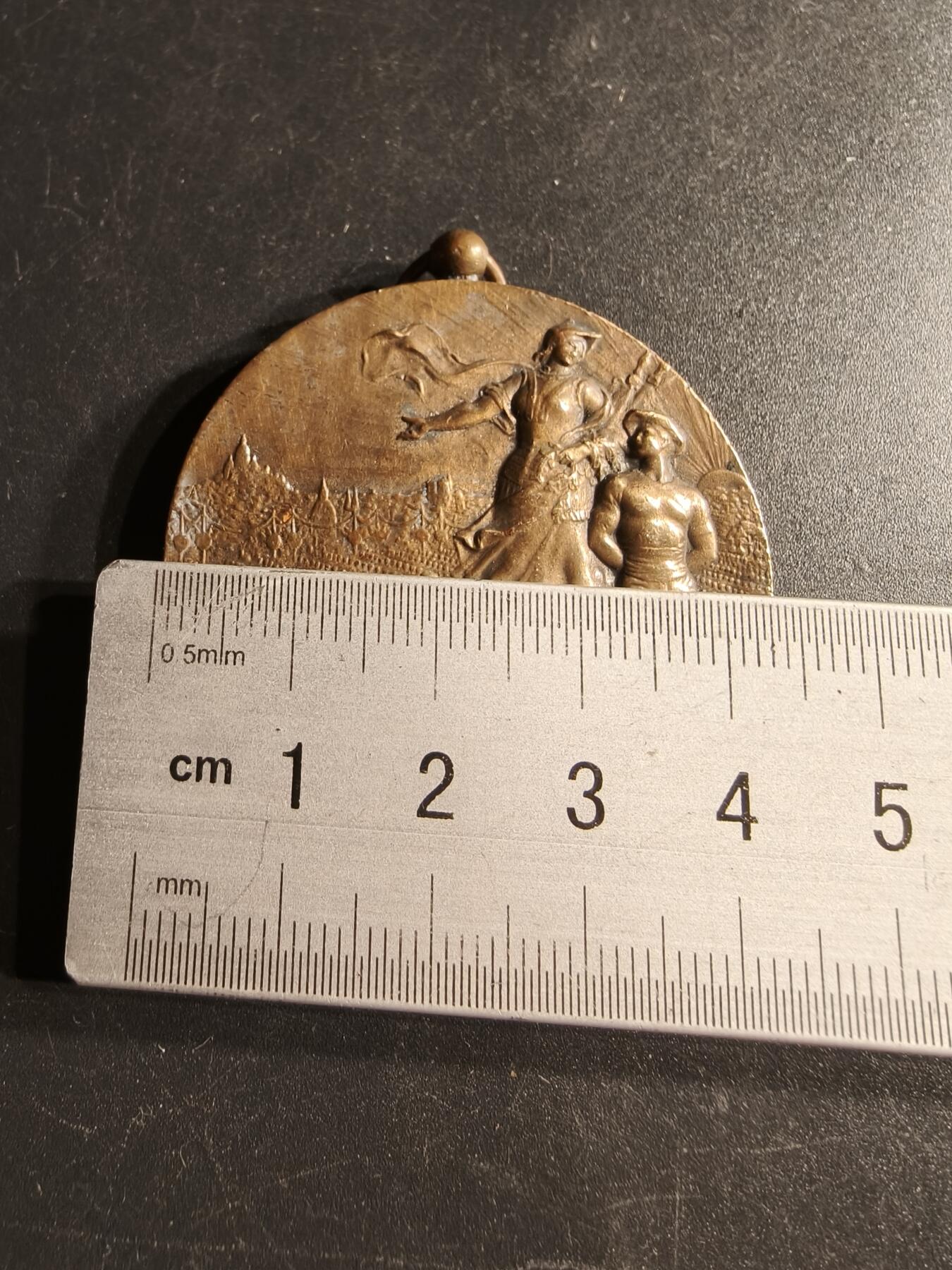 老王徽章第166期 法国体育协会铜奖章     直径44mm.   重量43g