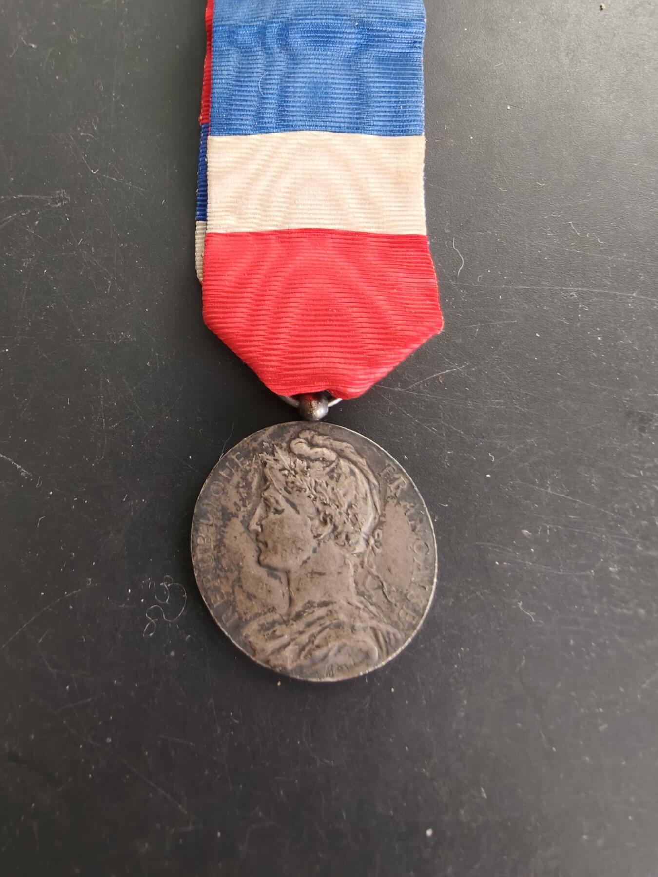 老王徽章第166期 法国银级劳工奖章     950银     12.2g