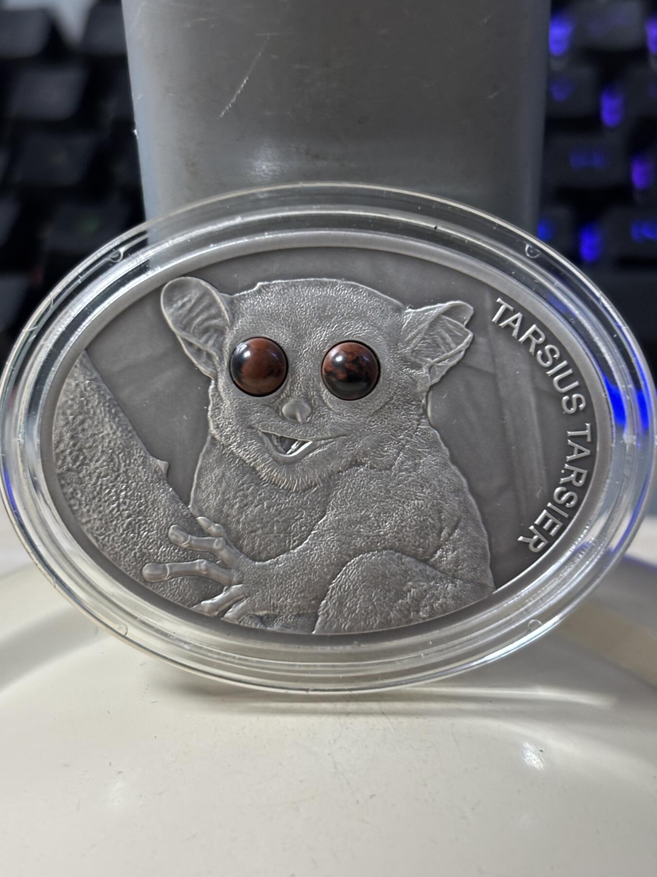 第183期拍卖 斐济2013年野生动物系列眼镜猴镶嵌银币，999银，发行999枚