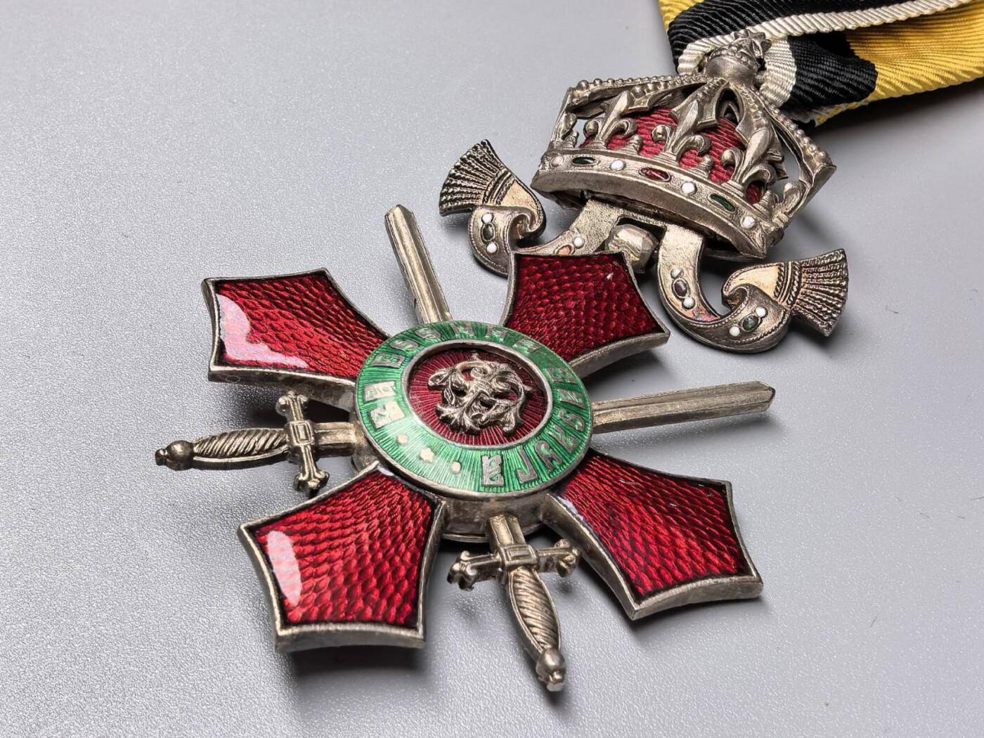 小驴勋章奖章收藏11月29日周六晚六点拍卖（珍爱和平，收藏战争，铭记历史，勿忘国耻，忠党爱国。有偿代拍，送拍规则在简介最后，参拍须阅读规则后再参拍，关系到运费包装发货时效真假辨别等关键信息，拍卖时不再发原图，看大图店主微信码在拍卖店铺介绍里）