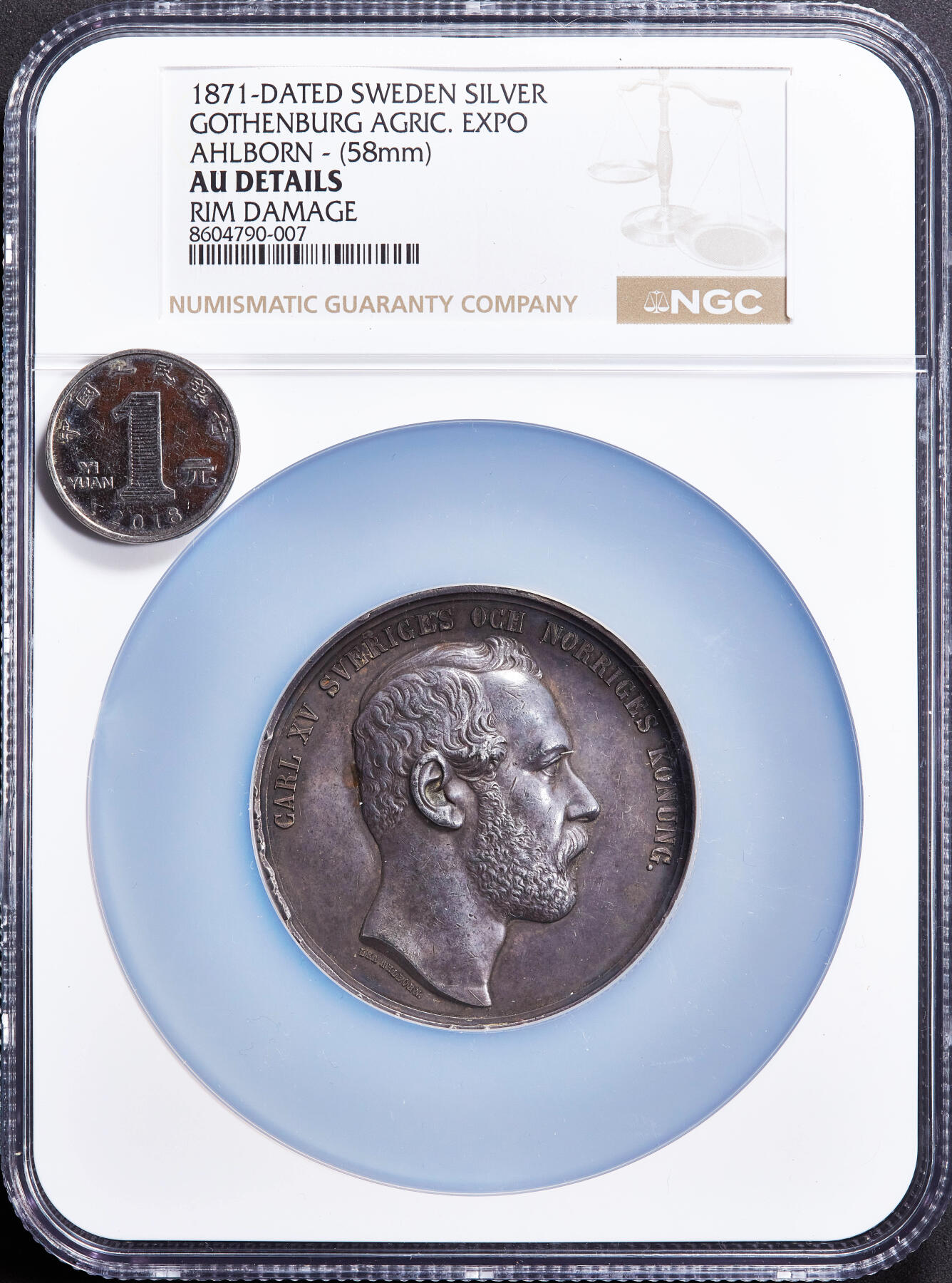 【俄甄集藏】2025年(045)12-03 星期三 晚 19:30 全场包邮 瑞典1871年卡尔十五世头像纪念哥德堡农业博览会大银章，NGC AUD，高浮雕，直径：58mm，名家阿尔伯恩作品，酱彩老包浆