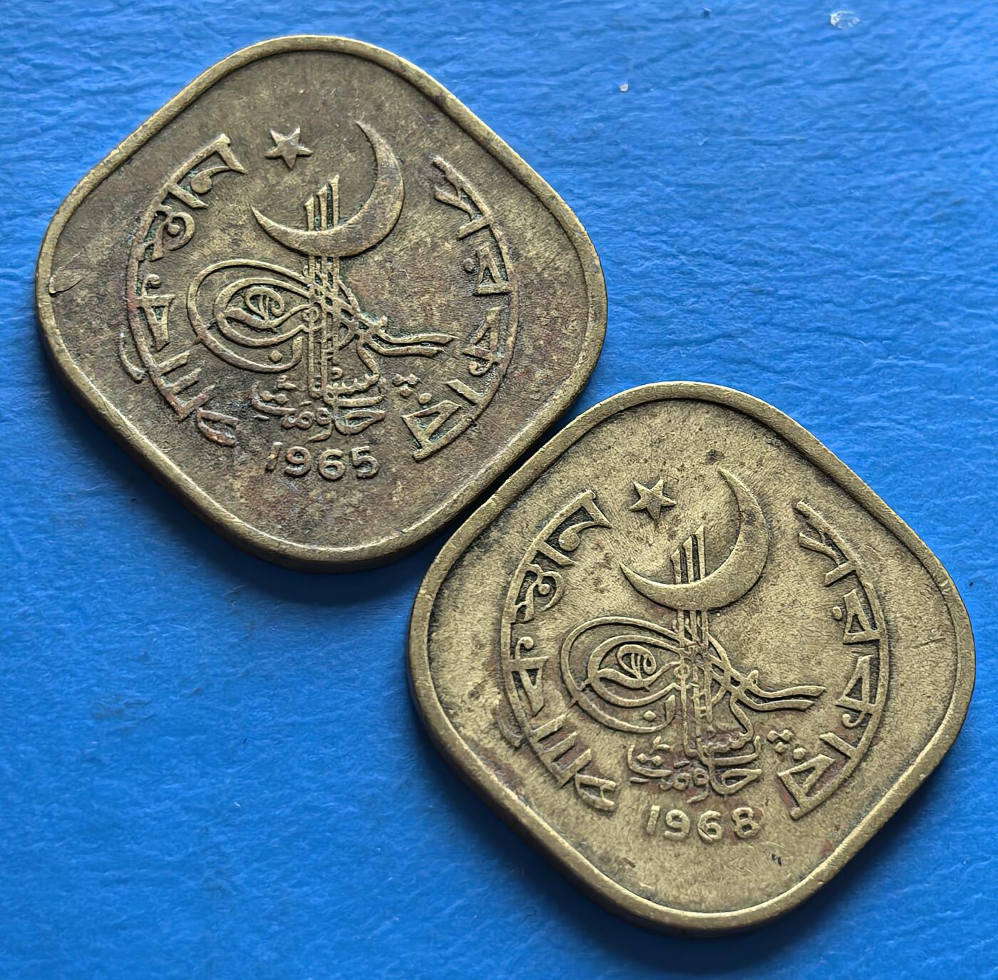 外国优质老铜币银币，周六九点倒数截拍，满百包邮，可寄存半年，喜欢朋友微信扫描二维码可直接参拍