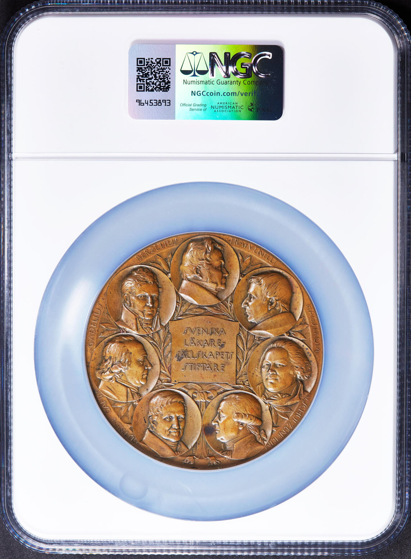 【俄甄集藏】2025年(045)12-03 星期三 晚 19:30 全场包邮 瑞典1908年纪念国立医师协会成立100周年大铜章，NGC MS62，名家林德伯格作品，直径：70mm