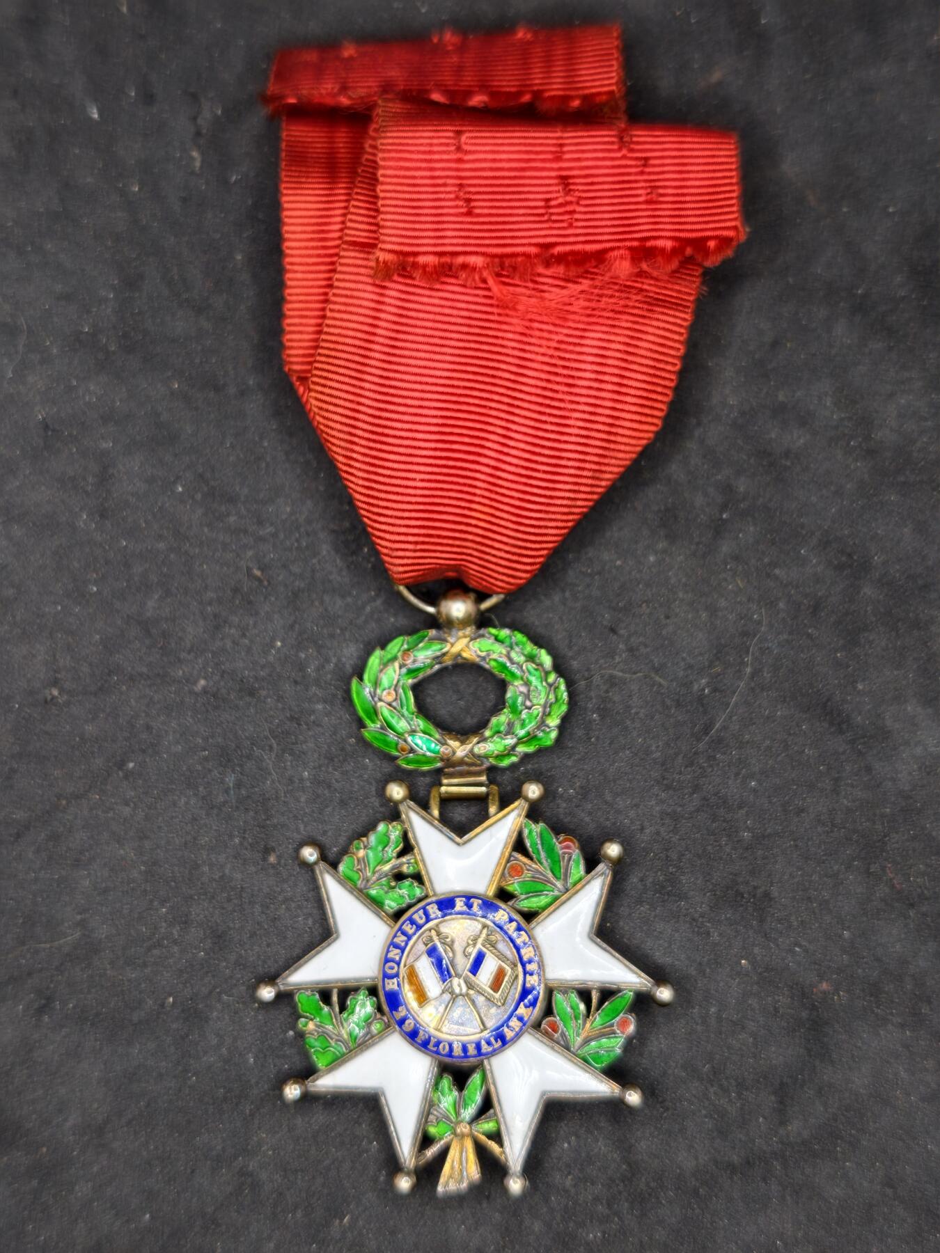 凯旋世界勋赏（第20期）（欢迎送拍）（对拍品有疑问请询问客服，不接受到手刀，出价默认拍品品相。请认真阅读拍卖规则！出价默认已认可！）（收到货请录制开箱视频，无视频概不处理问题。） 法兰西第五共和国荣誉军团勋章军官级，珠宝版