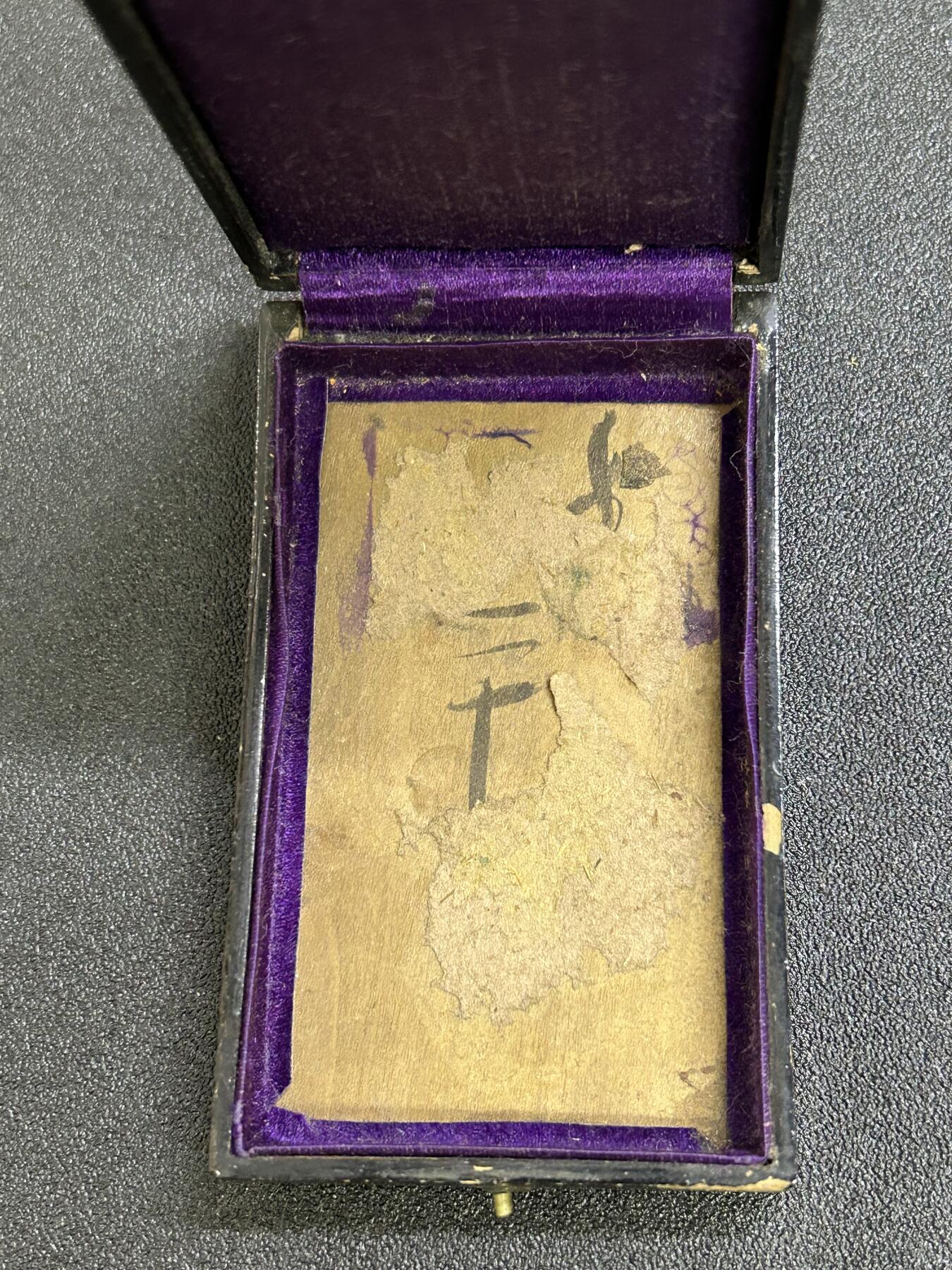 西秦中古拍卖第六十八期 日本明治时代八等瑞宝勋章空盒