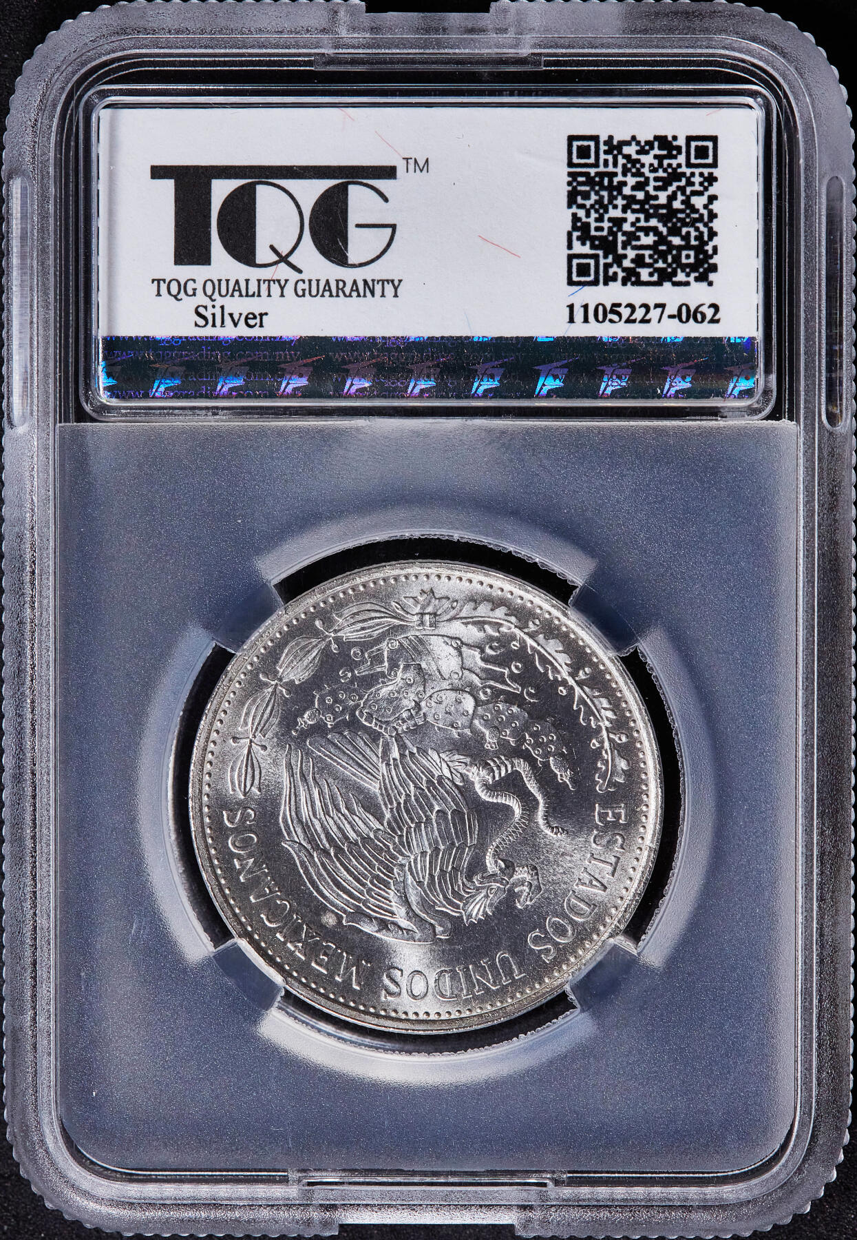 【俄甄集藏】2025年(045)12-03 星期三 晚 19:30 全场包邮 墨西哥1988年纪念石油工业国有50周年50比索银币，TQG MS64PL，类精制底板，重：15.55克，含银量：99.9%银，发行量：30000枚，设计精美，稀少品种，大部分回炉化掉了