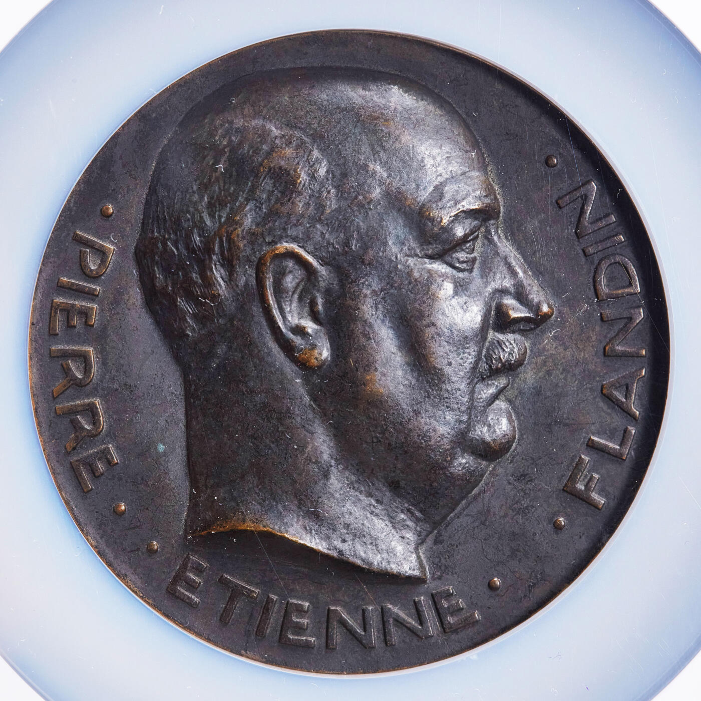 【俄甄集藏】2025年(045)12-03 星期三 晚 19:30 全场包邮 法国1939年纪念总理皮埃尔·艾蒂安·弗朗丹议会生涯25周年大铜章，NGC MS62，黑巧克力包浆，高浮雕，直径：70mm，少见品种