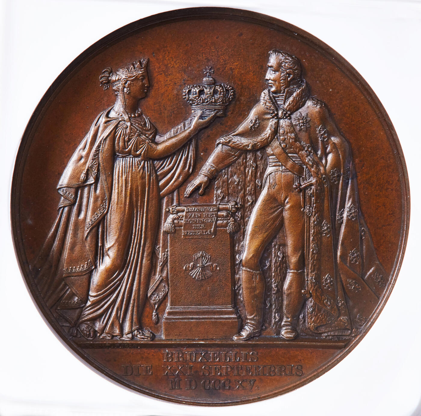 【俄甄集藏】2025年(045)12-03 星期三 晚 19:30 全场包邮 荷兰1815年纪念国王威廉一世加冕大铜章，NGC MS64，巧克力包浆，高浮雕