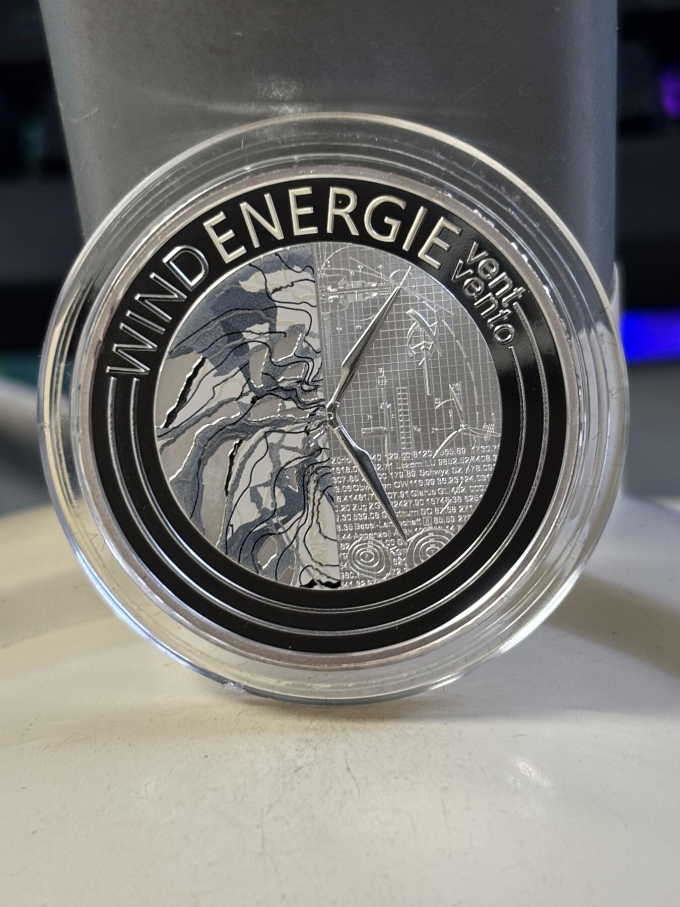第183期拍卖 瑞士2023年清洁能源系列风能夜光精制纪念银币，999银，20克，发行10000枚