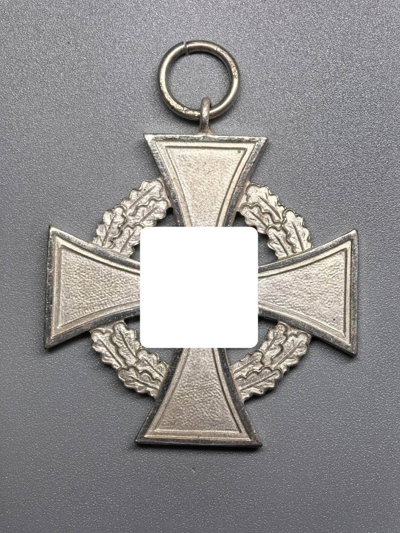 小驴勋章奖章收藏11月29日周六晚六点拍卖（珍爱和平，收藏战争，铭记历史，勿忘国耻，忠党爱国。有偿代拍，送拍规则在简介最后，参拍须阅读规则后再参拍，关系到运费包装发货时效真假辨别等关键信息，拍卖时不再发原图，看大图店主微信码在拍卖店铺介绍里） 得3忠诚服务奖章，铜合金镀银珐琅