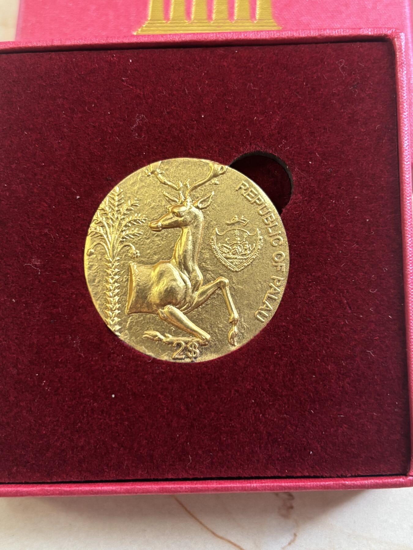 第183期拍卖 帕劳2022年蜜蜂与雄鹿镀金纪念银币，15克，999银，发行500枚